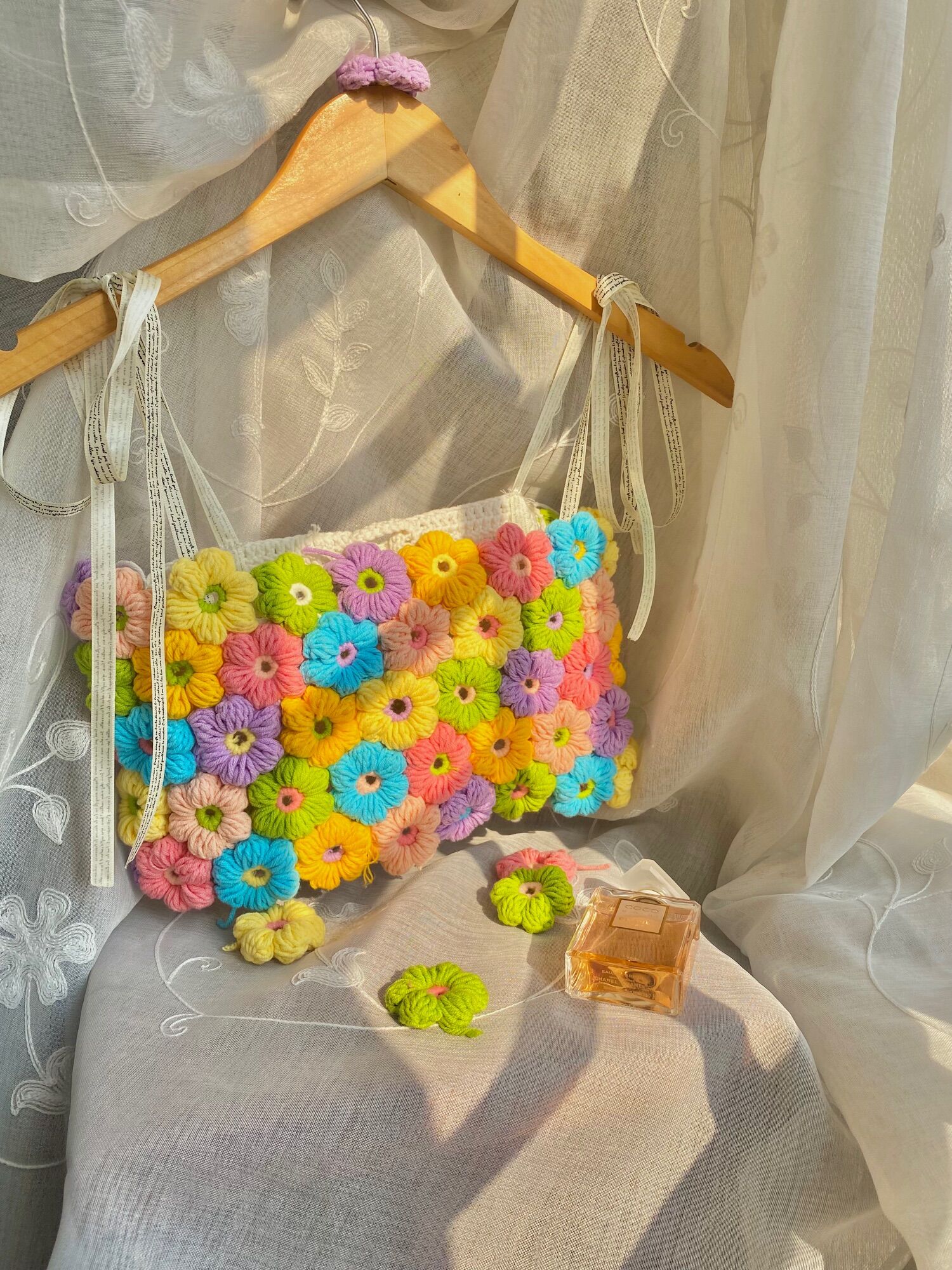 Áo croptop len ghép hoa nổi handmade xinh xắn dành cho bạn gái