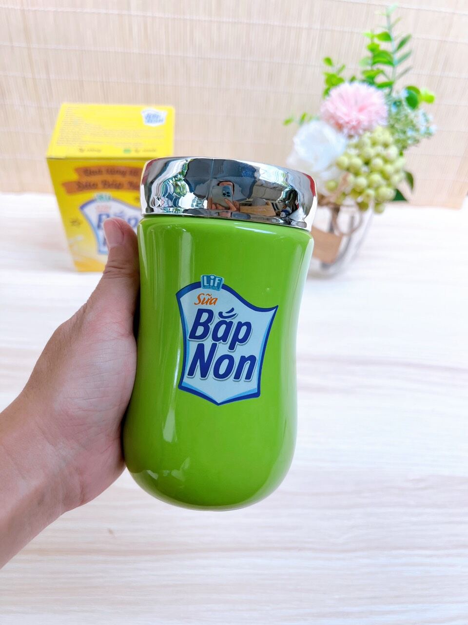 Ly sứ có nắp giữ nhiệt 350ml - nắp soi được