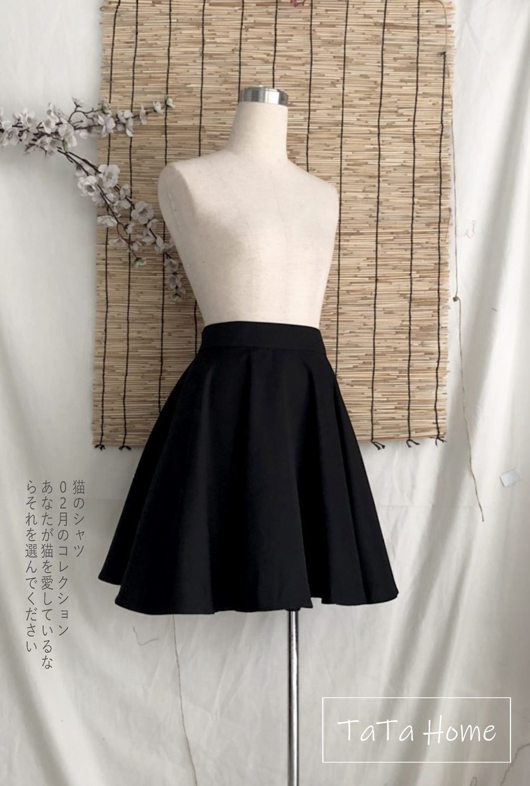 Chân váy xoè cạp cao, có lót quần