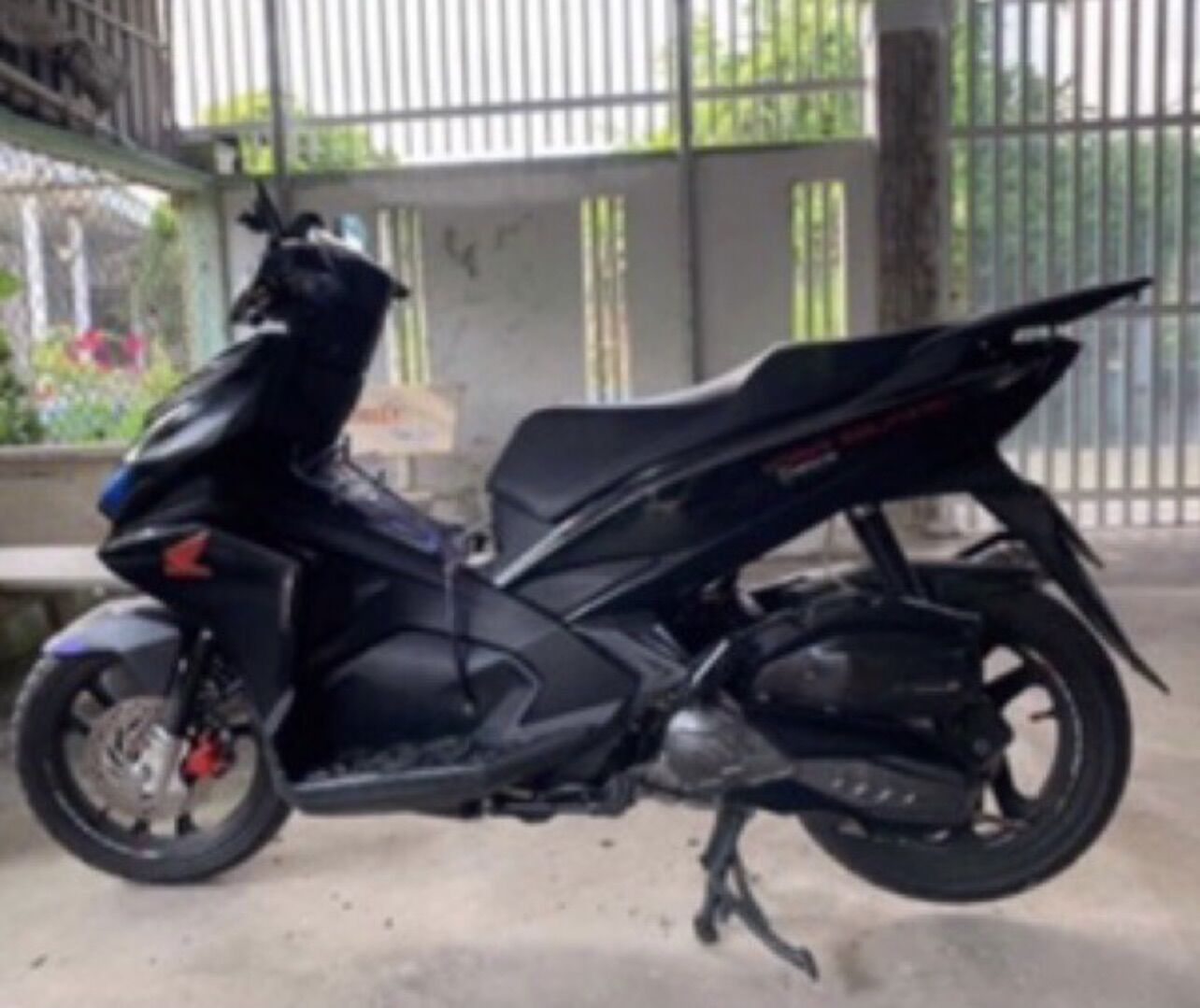Cảng Sau Xe Airblade 2016~2021 kiểu 300i Đen mờ & bạc