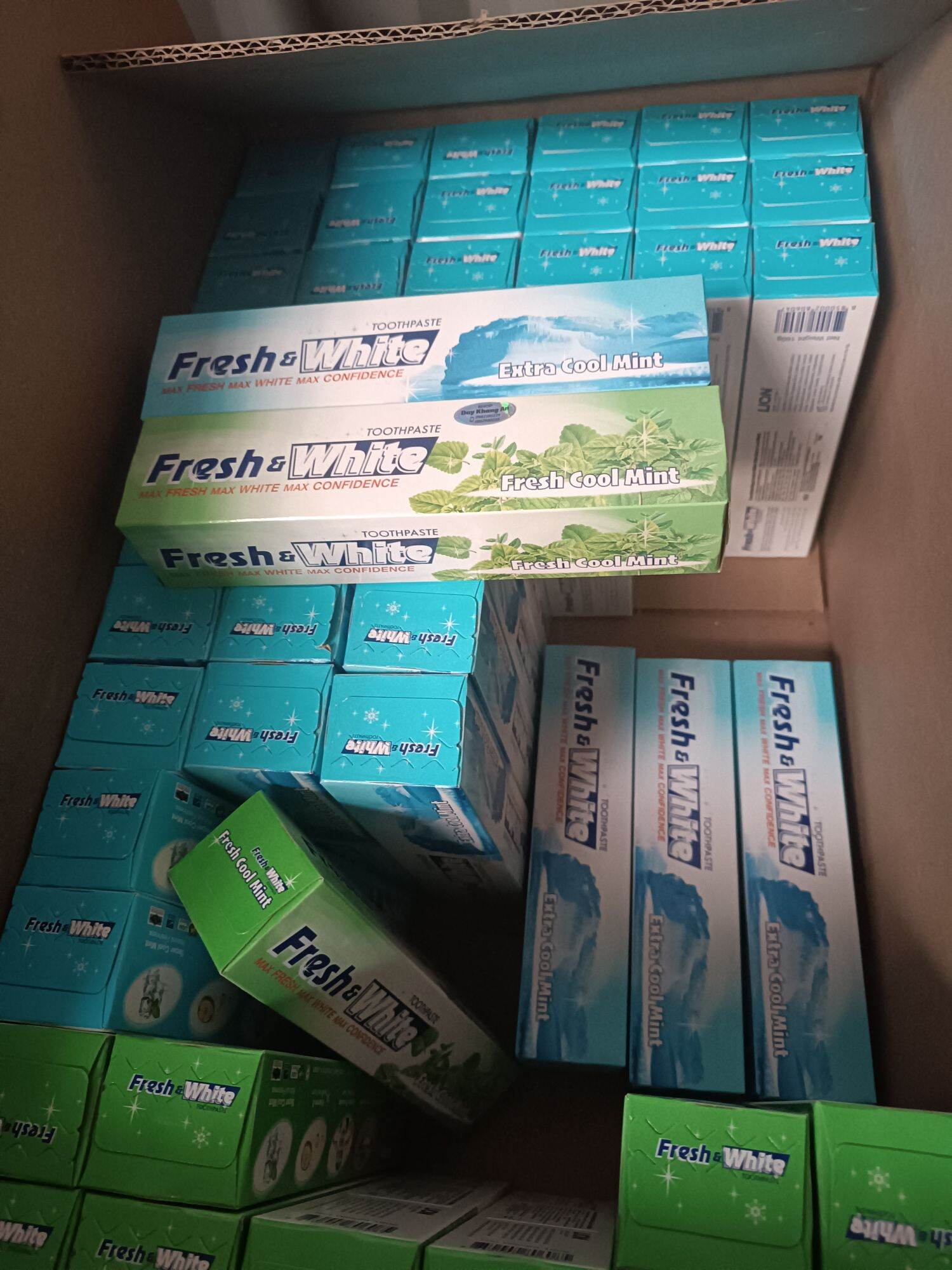 [HCM]Kem đánh răng Fresh and White 160g Nhập khẩu Thái Lan
