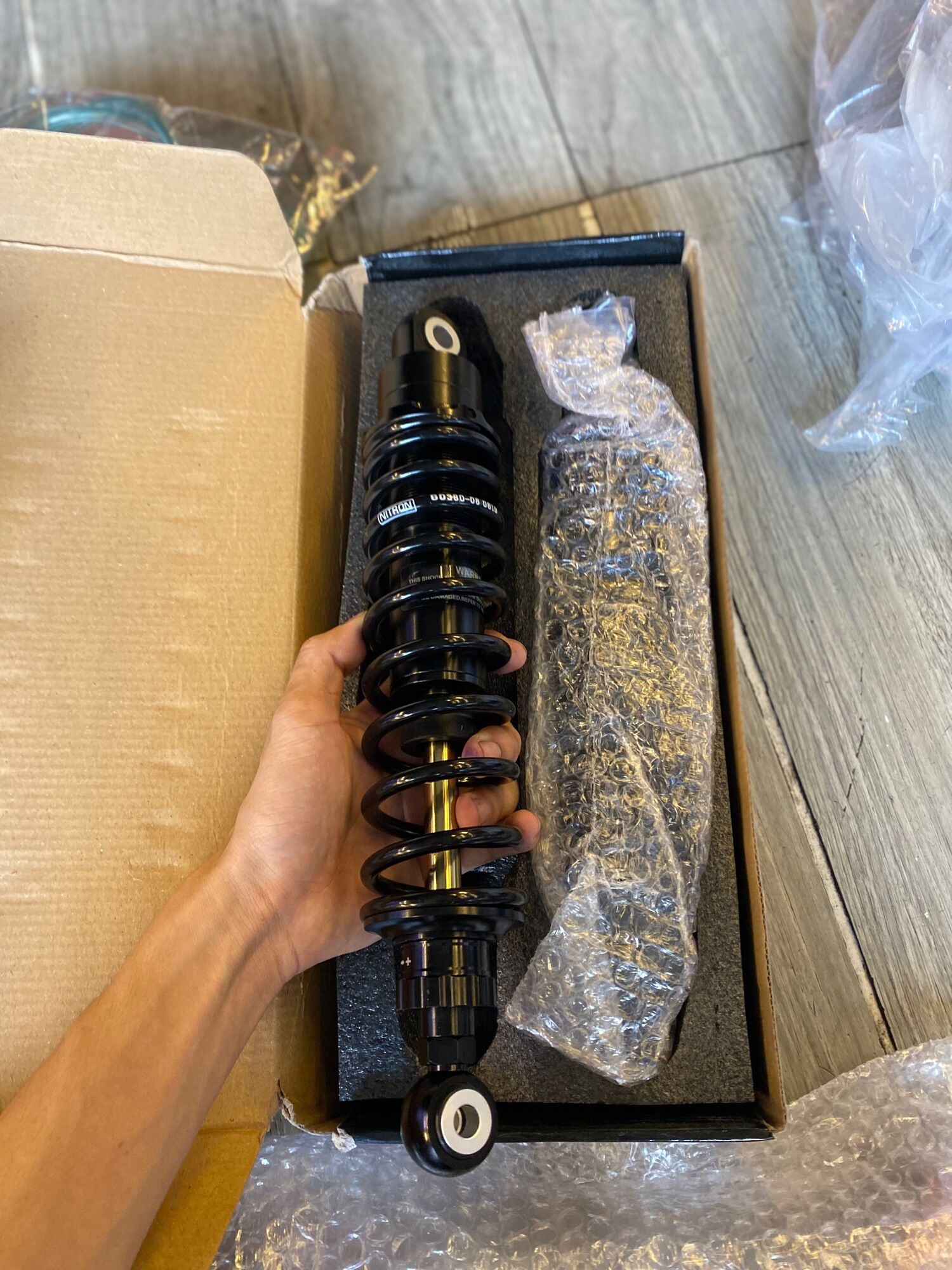 Cặp phuột nitron đen gắn wave deam