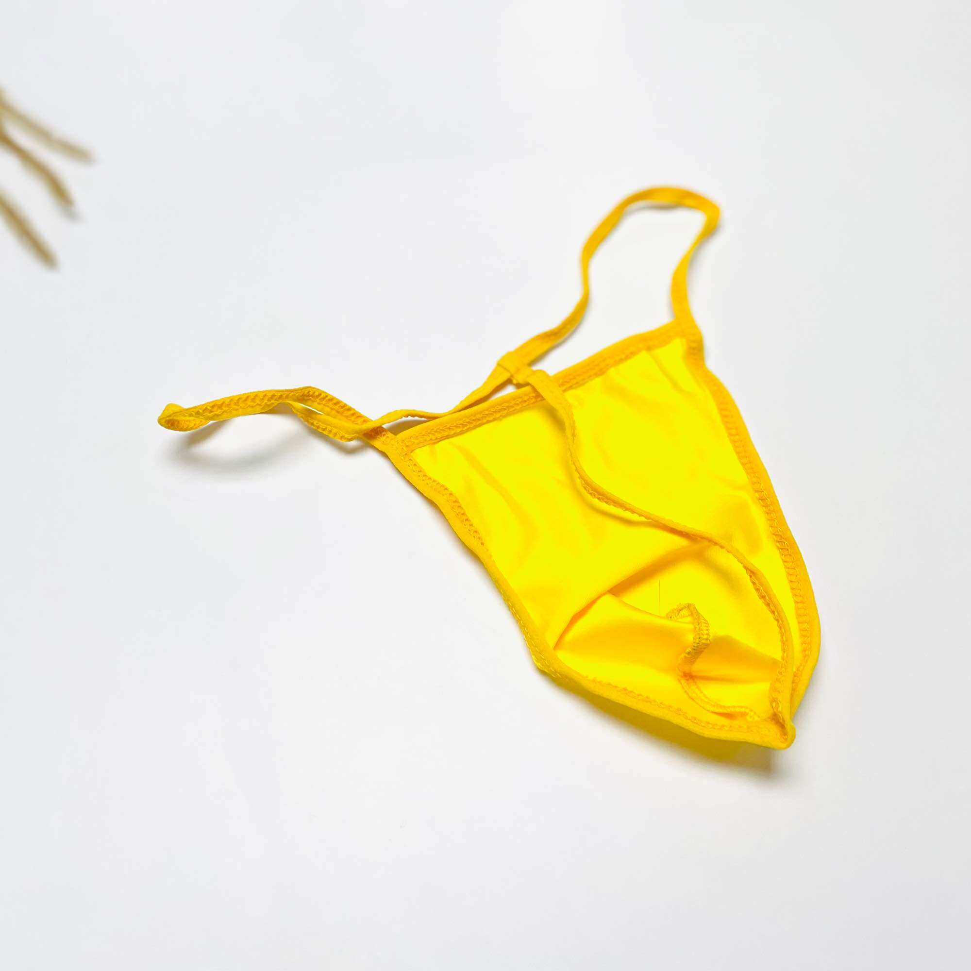 Quần lót nam lọt khe thun cở size L