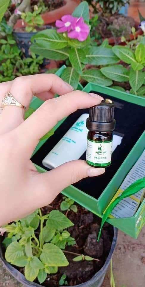 Dung dịch  vệ  sinh phụ  nữ  huỳnh  đỗ (tặng  kèm chai nước hoa vùng  kín)