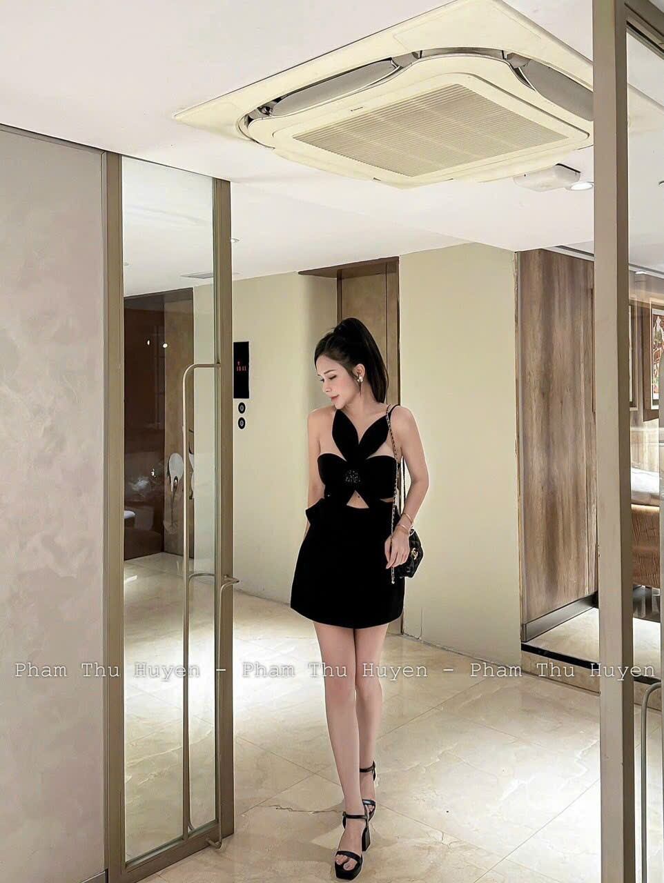 ĐẦM CỔ YẾM TAI THỎ KHOÉT EO ĐI TIỆC(CÓ MÚT NGỰC)