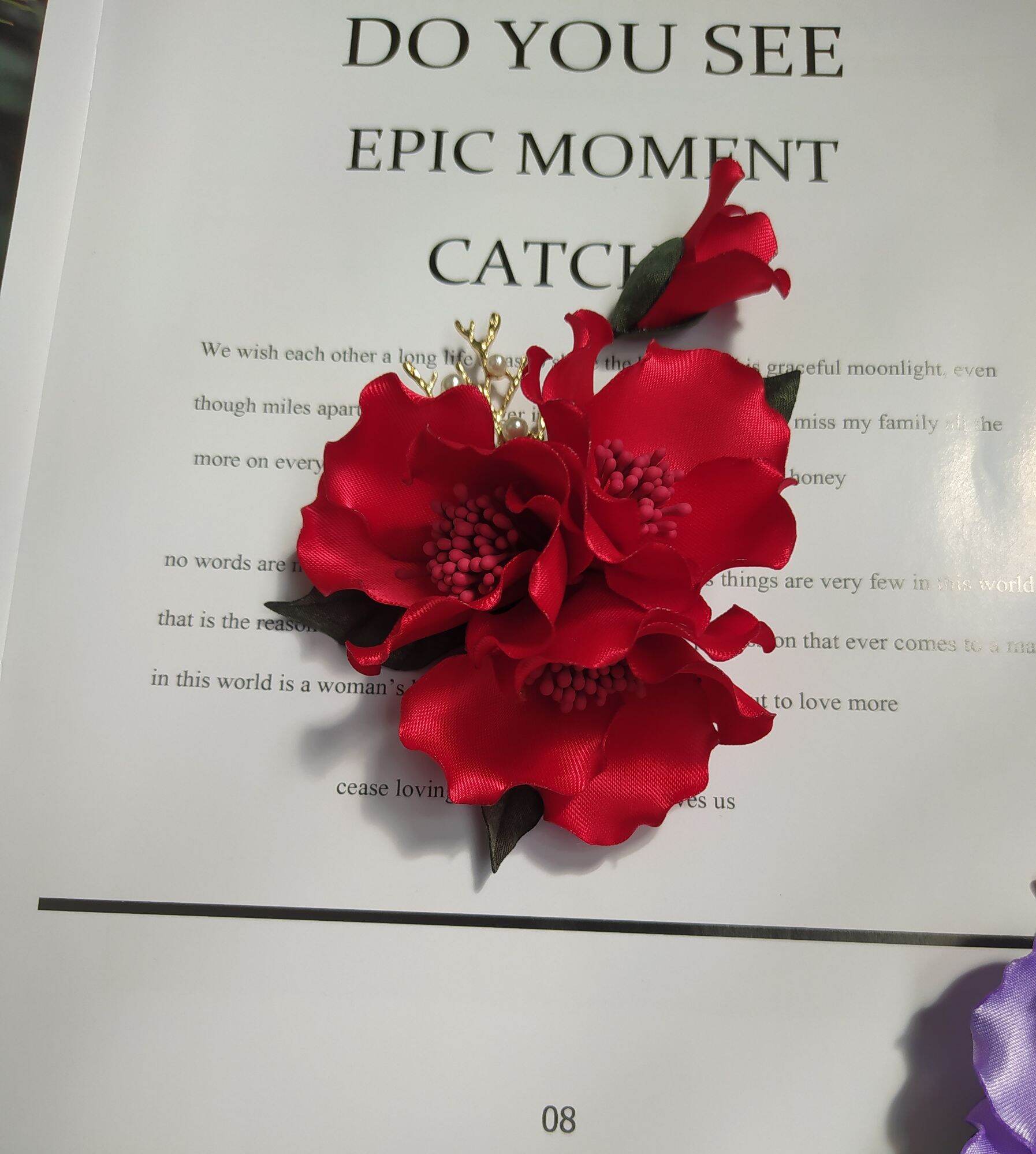 Hoa cài áo handmade Canto hoa đỏ