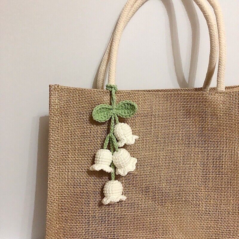 Móc khoá hoa chuông , dâu tây bằng len handmade