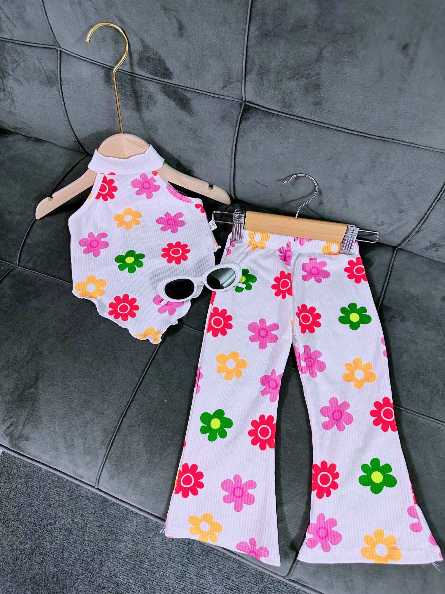 Set Thun Áo Cổ Yếm Quần Loe Siêu Cưng Bé Gái