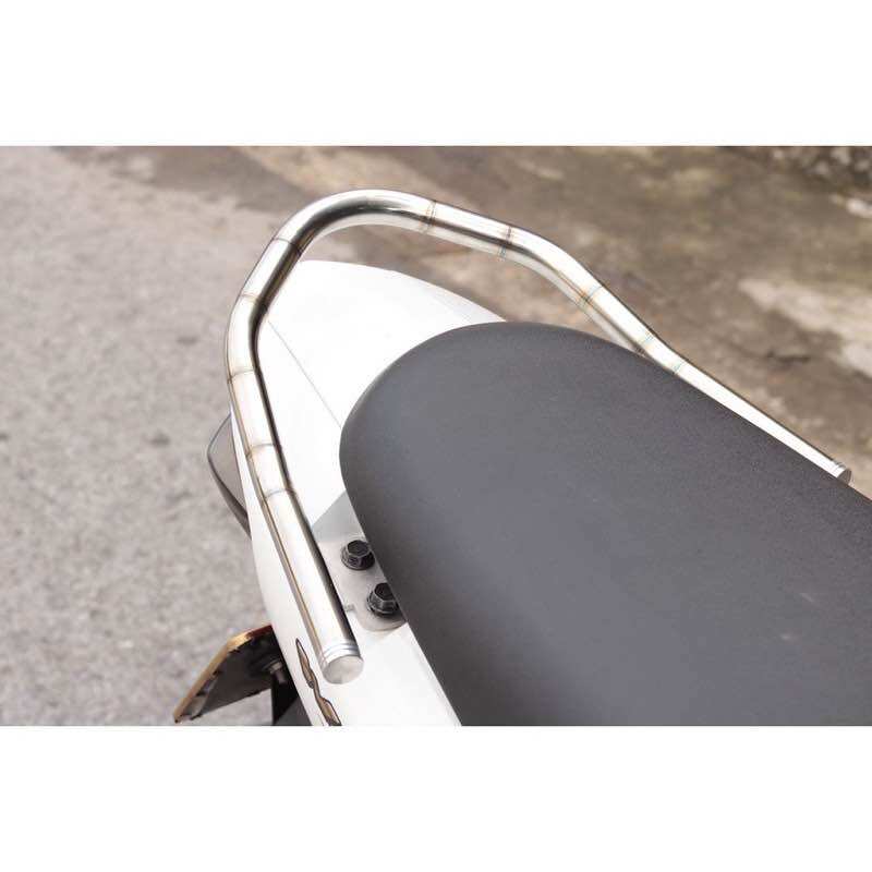 Tay xách inox trắng 304 lắp đặt xe máy wave 110cc, wave 100cc, wave 50cc
