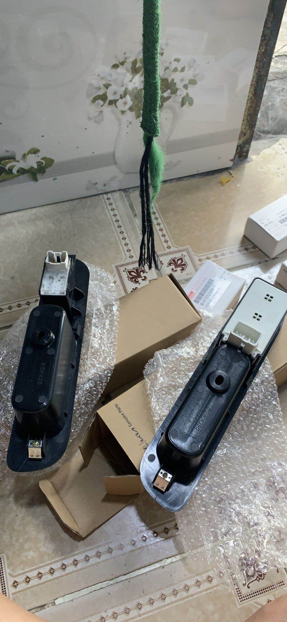 Công tắc bấm kính  kia K3000, K2700, K165