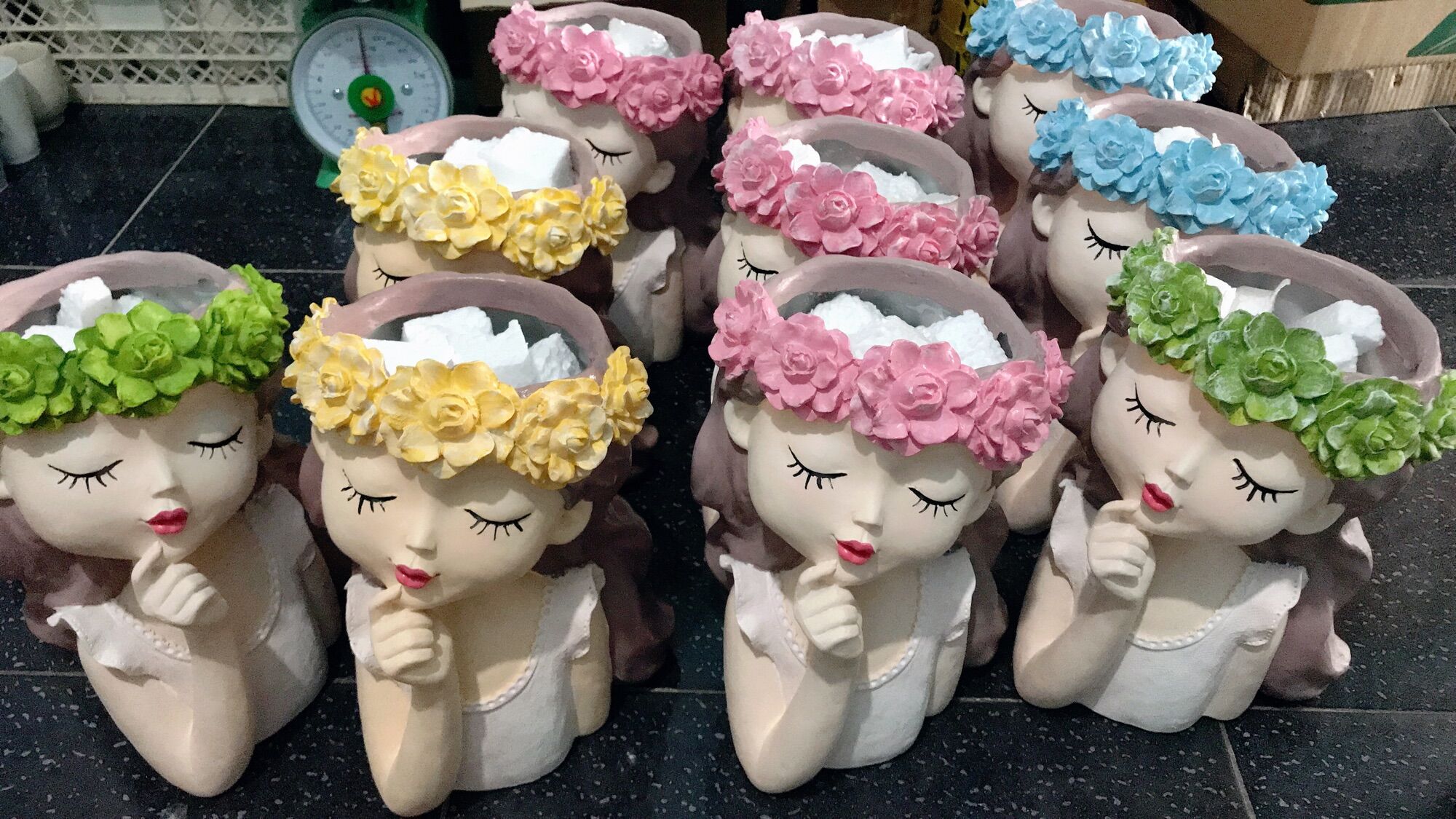 Bình cắm hoa hình cô gái đáng yêu