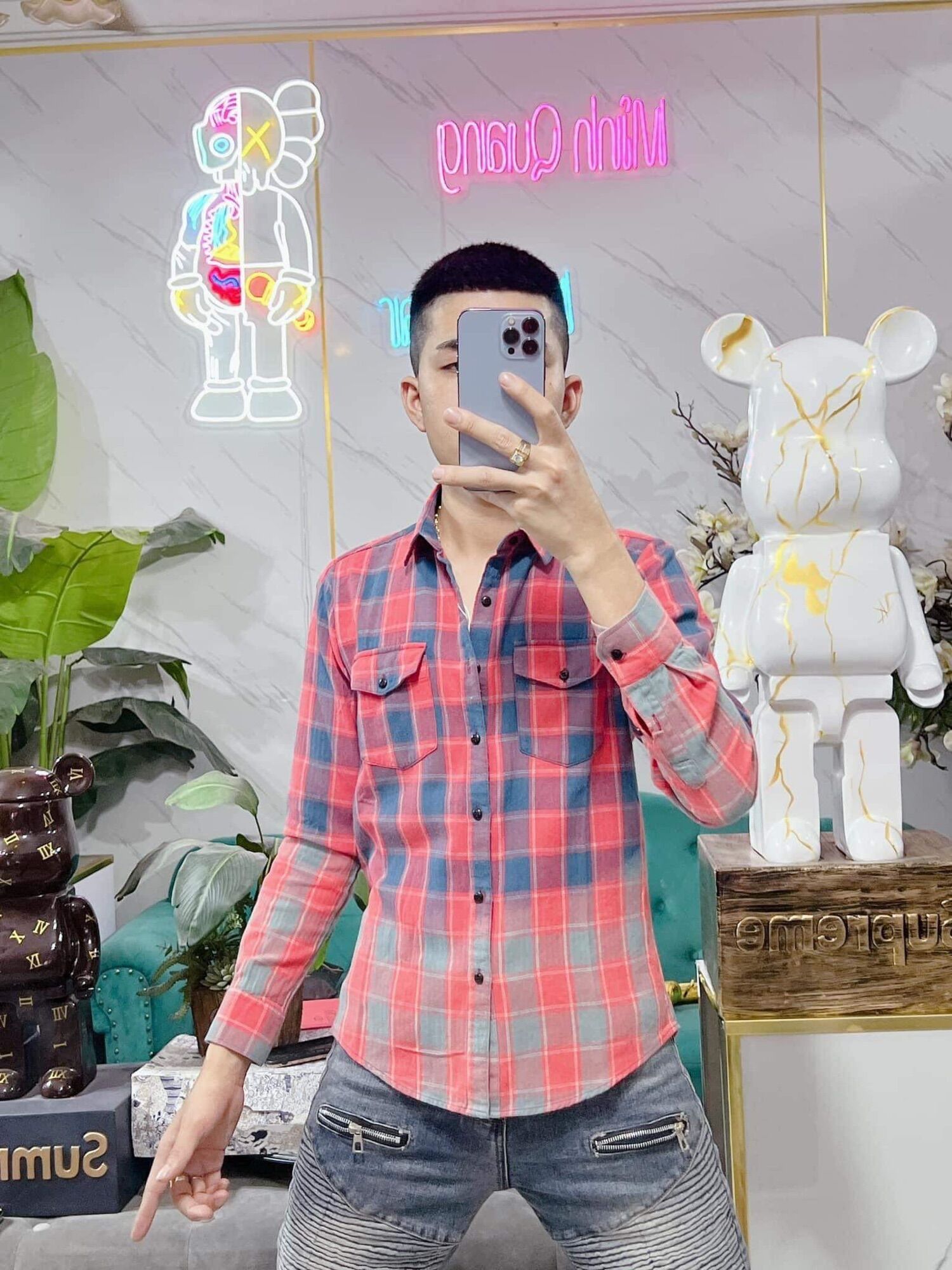 Áo Sơ Mi Loang Màu Rách Gấu