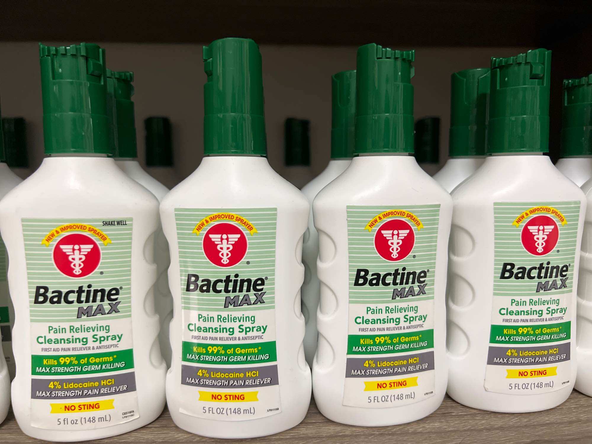 Dung xịt vệ sinh Bactine Max