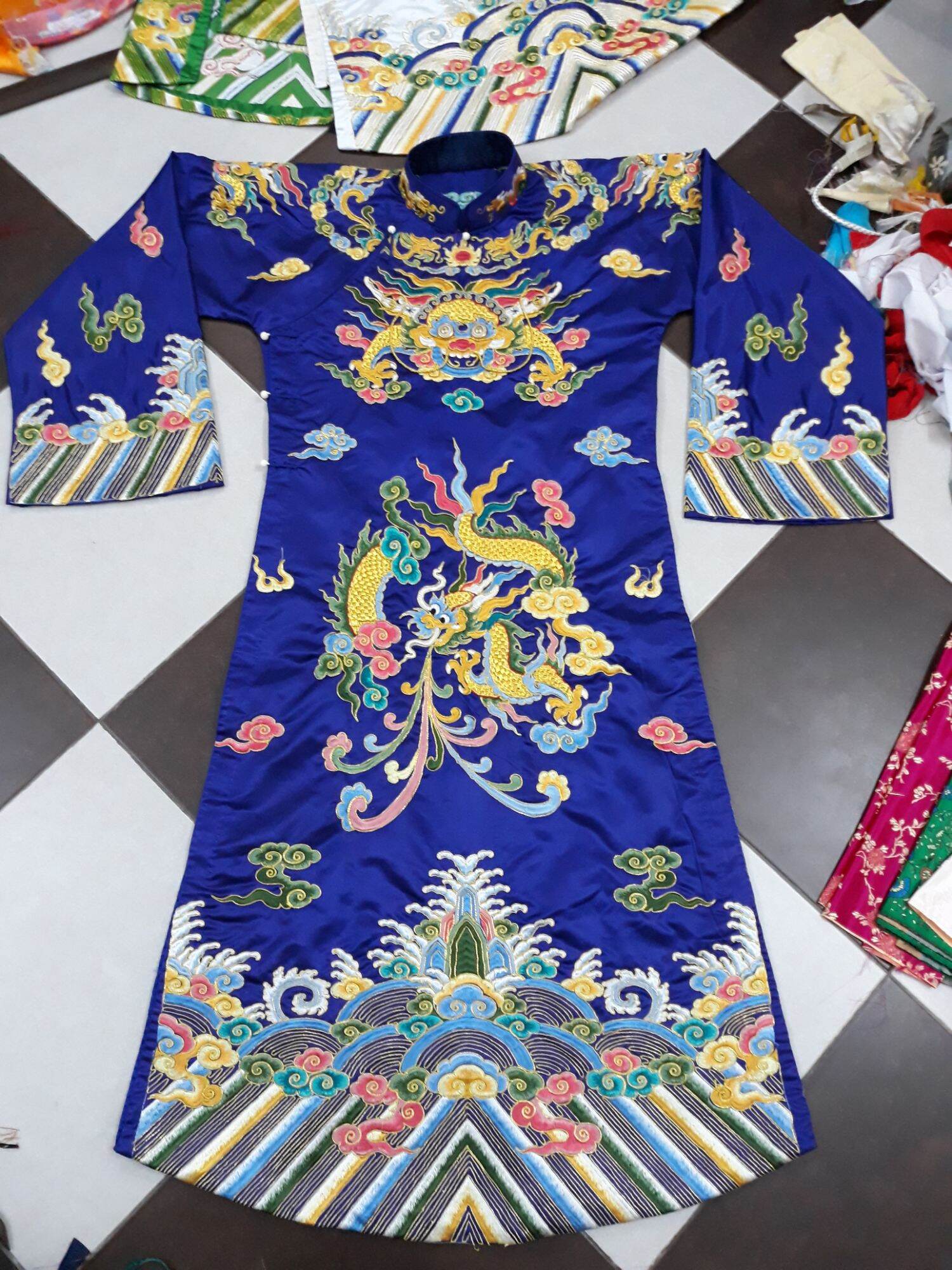 Áo quan lớn thêu