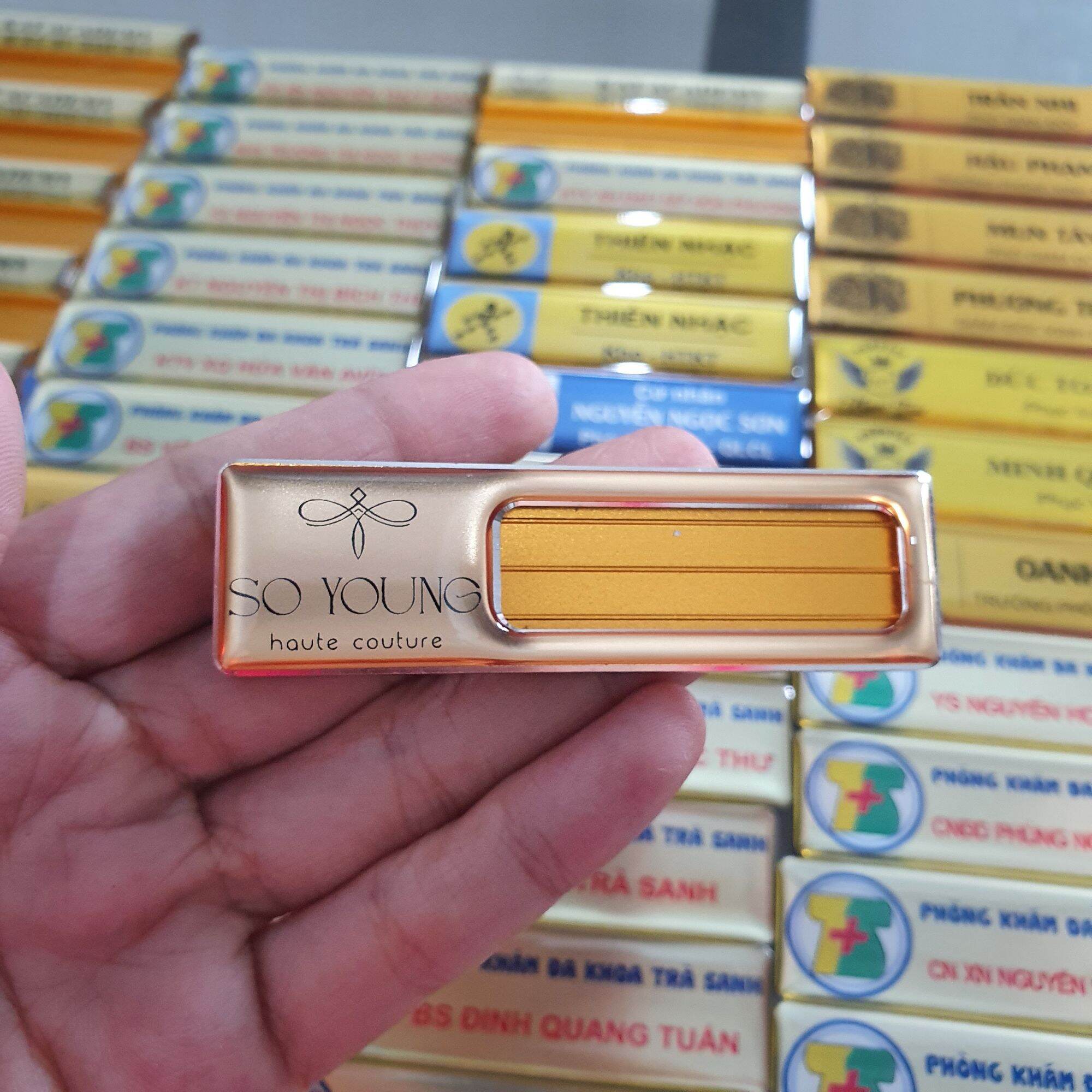 Bảng tên nhân viên thay tên