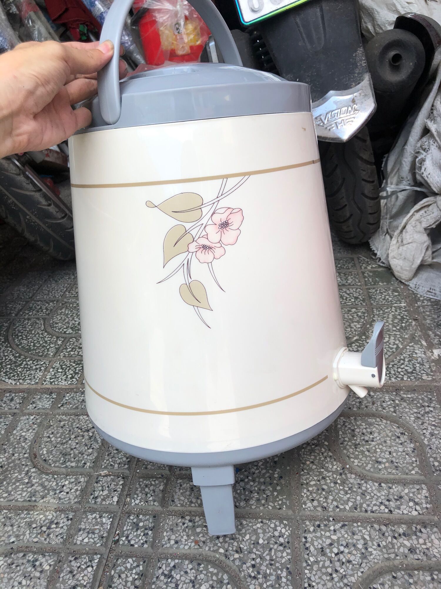 Thùng đá giữ nhiệt có vòi 14 lít( giao màu ngẫu nhiên)