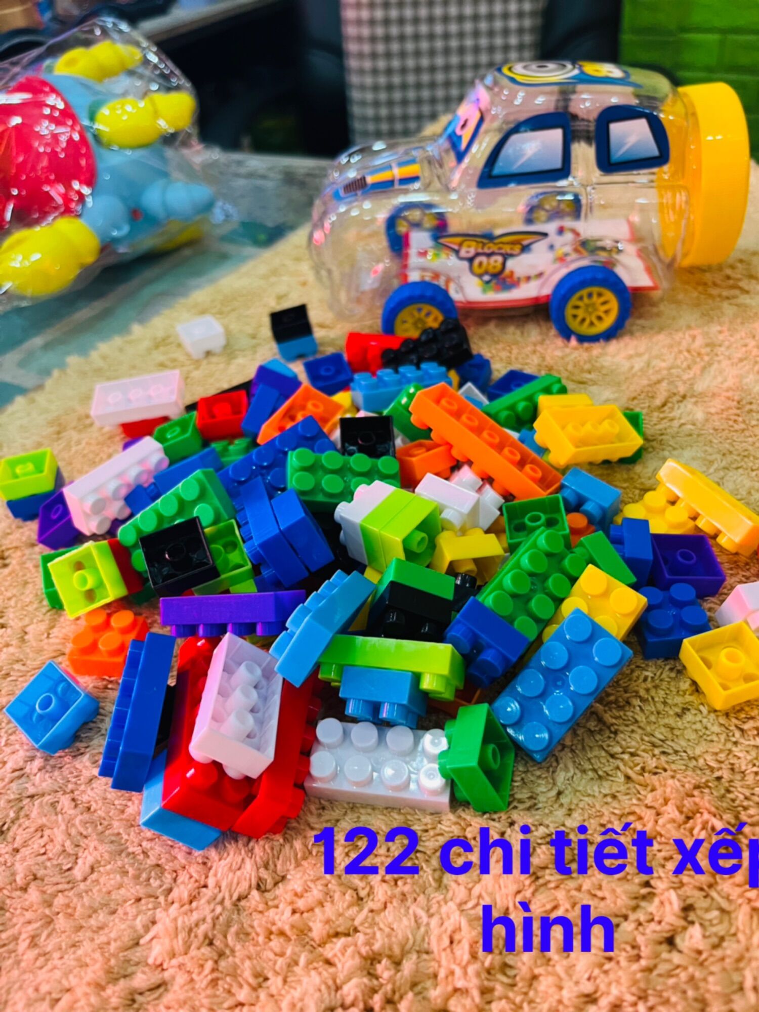 Đồ chơi xếp hình 122 chi tiết và xe oto