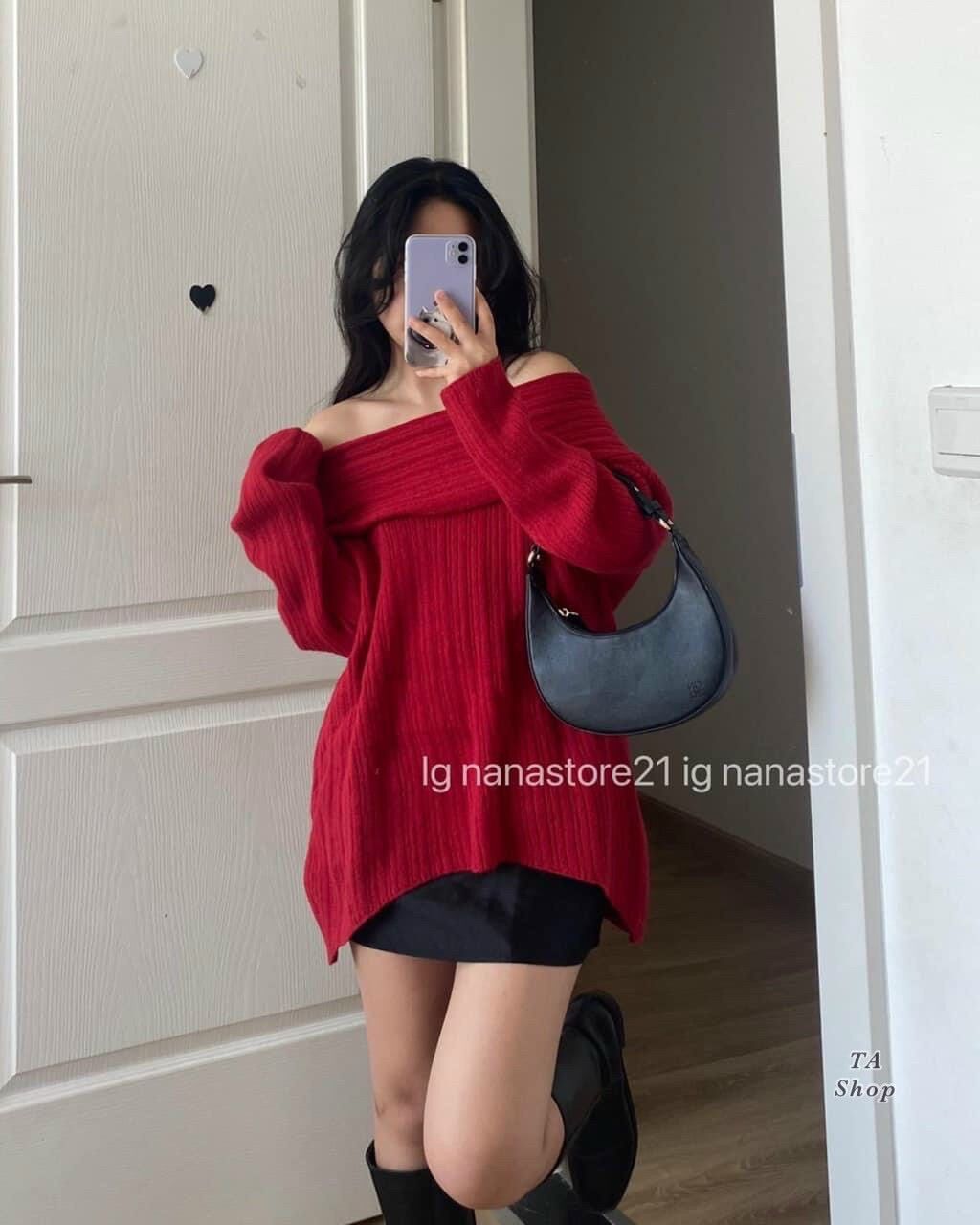 Áo len đỏ may mắn