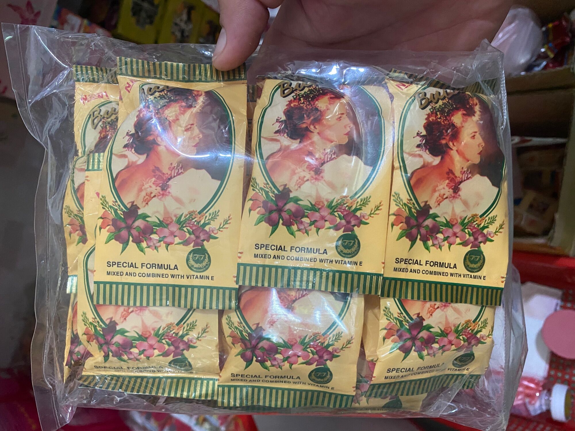 Sỉ lố 12 hủ kem ac mỹ