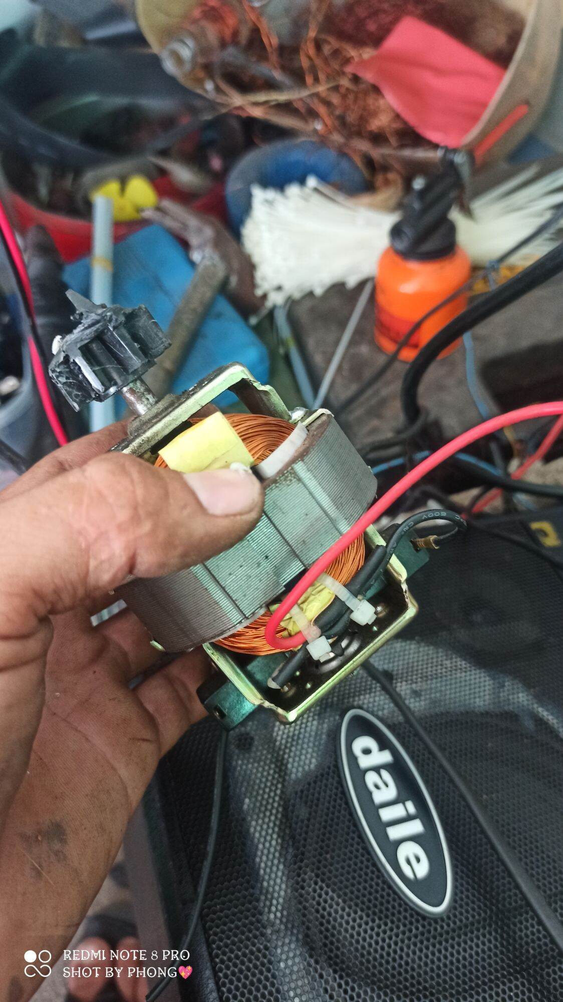 motor máy xay sinh tố tháo máy.