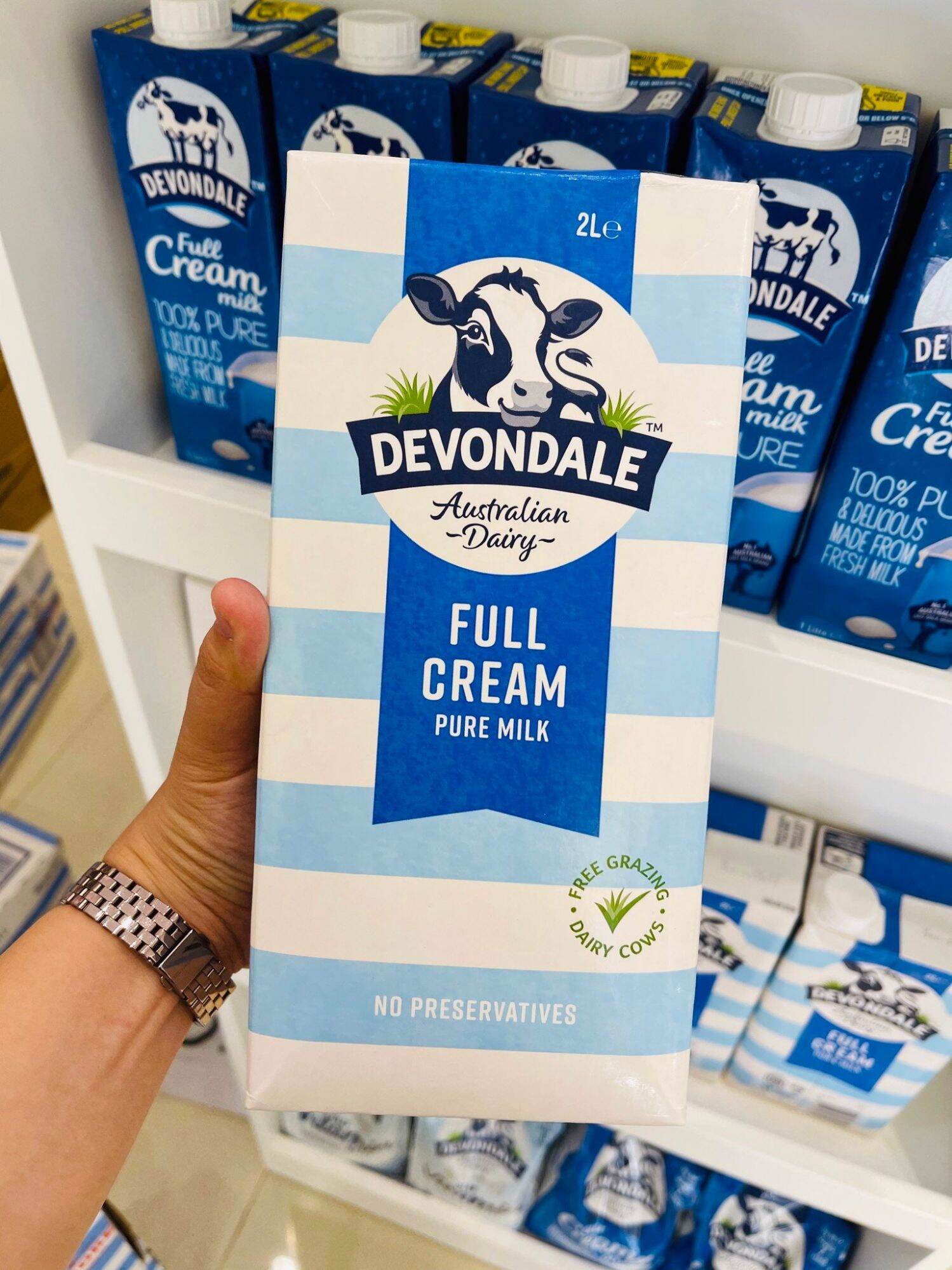 Sữa tươi nguyên kem Devondale hộp 2 lít với tất cả chất dinh dưỡng tự