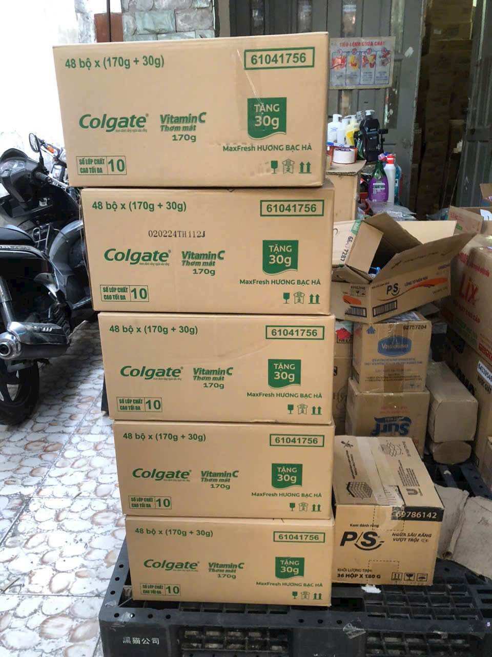 Kem đánh răng Colgate c 180gr tặng kèm bàn chải