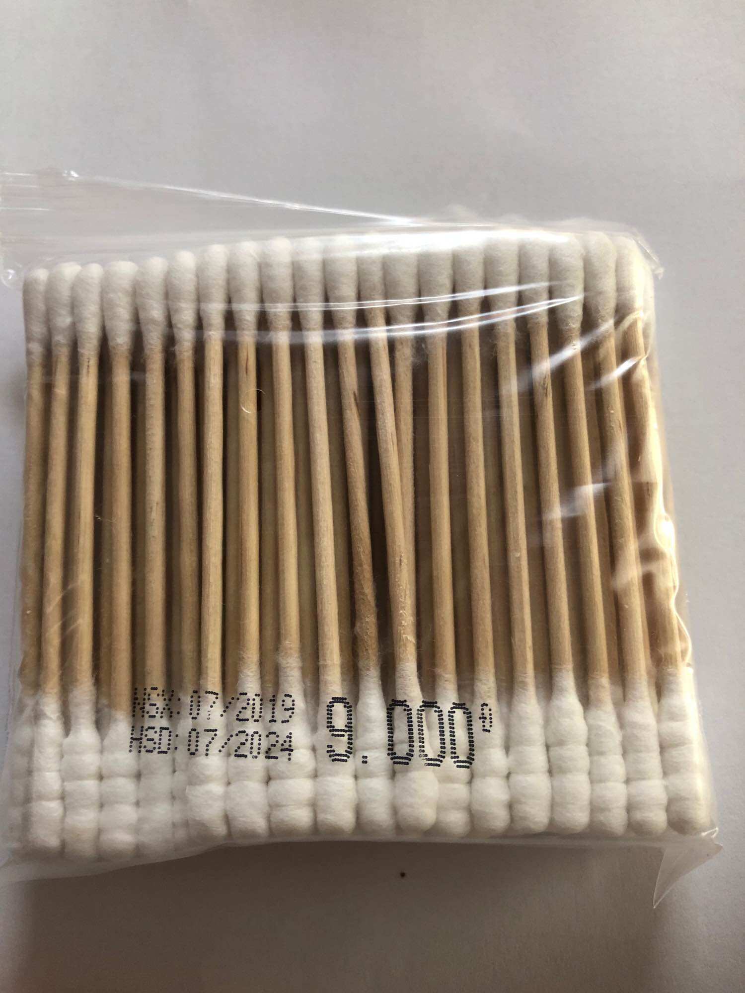 Tăm bông thân gỗ 1 gói 100 que.