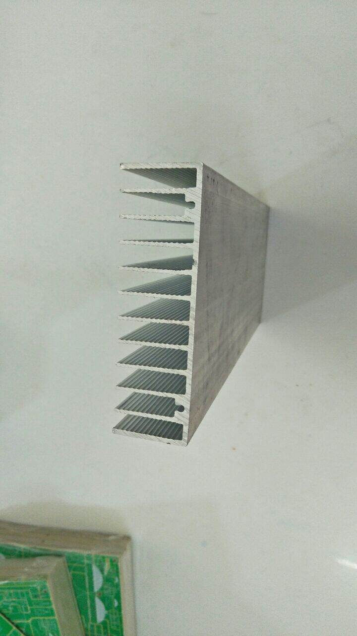 nhôm 12 cánh, dài 29 cm, cao 11 cm