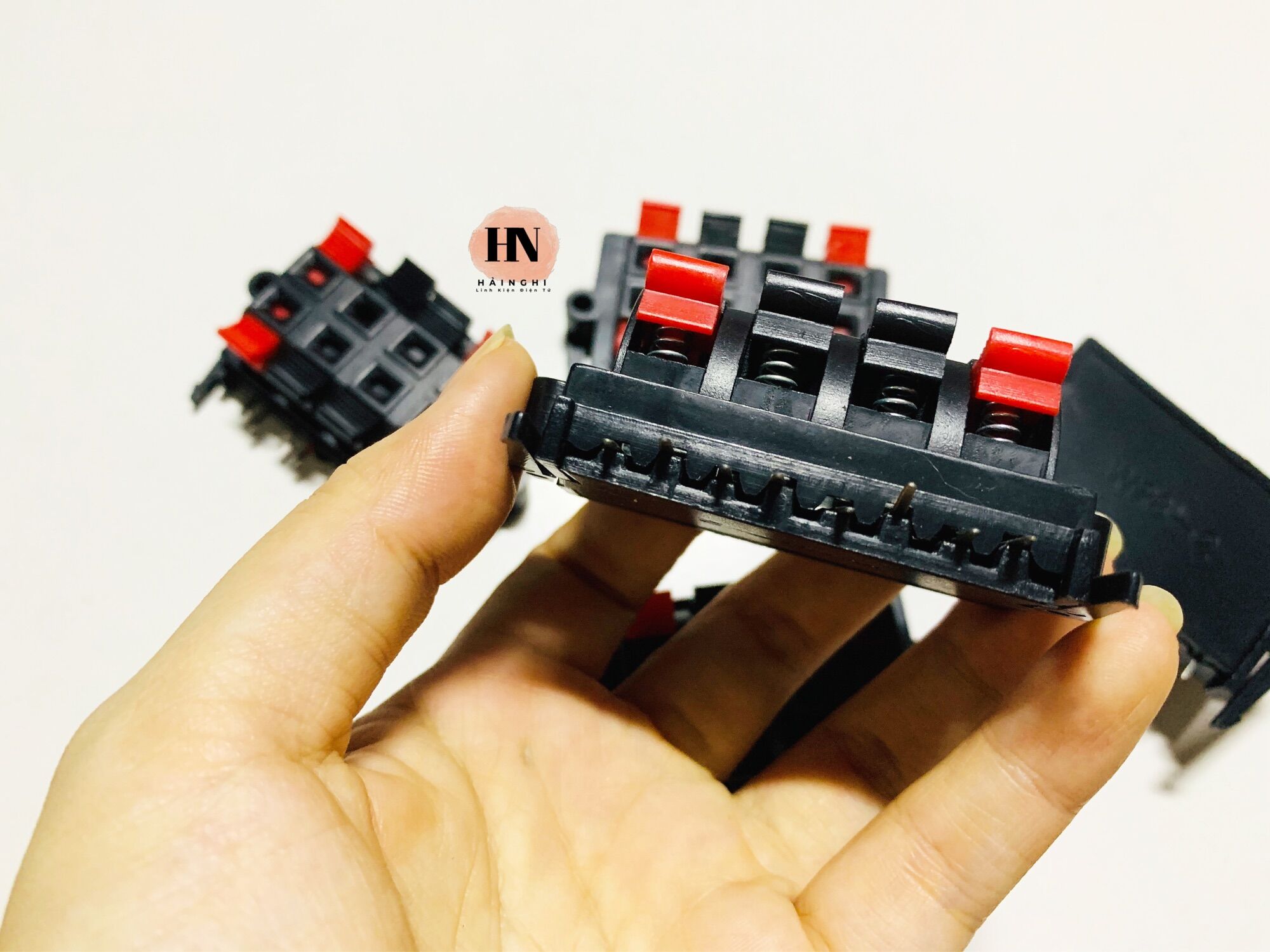 Trạm Kẹp Đấu Dây Loa 8 Chân