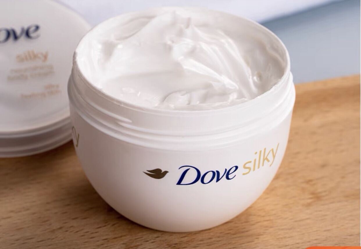 Kem Dưỡng Ẩm Toàn Thân DOVE SILKY BODY CREAM 300ML