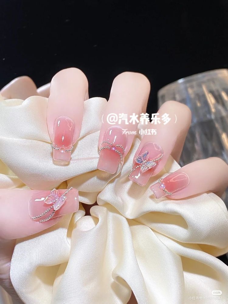 Nail box tiểu thư ombre thạch hồng gắn xích bi và charm bướm H868