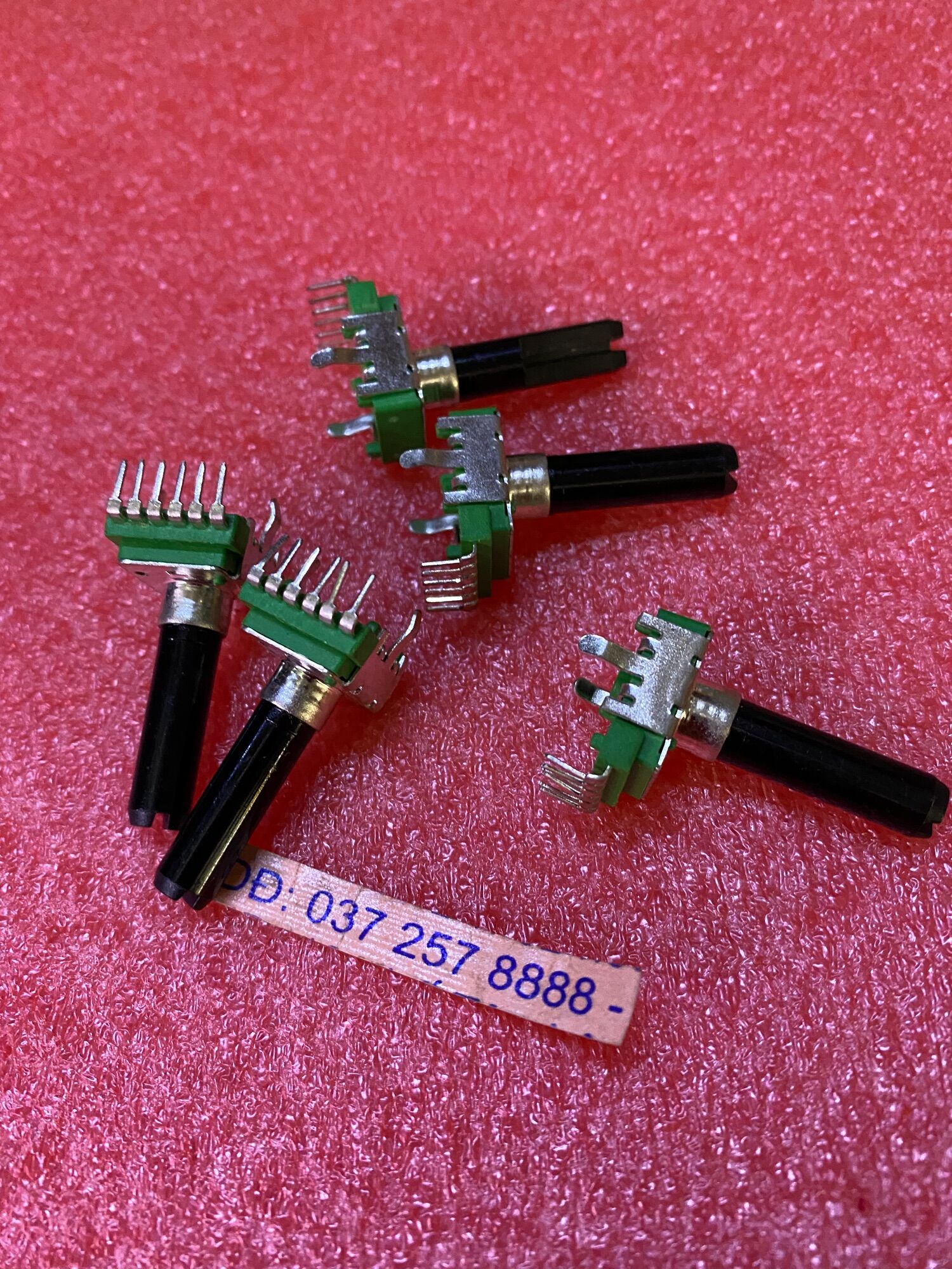 Chiết áp volum ampli 6chân -20 k (2 chiếc)