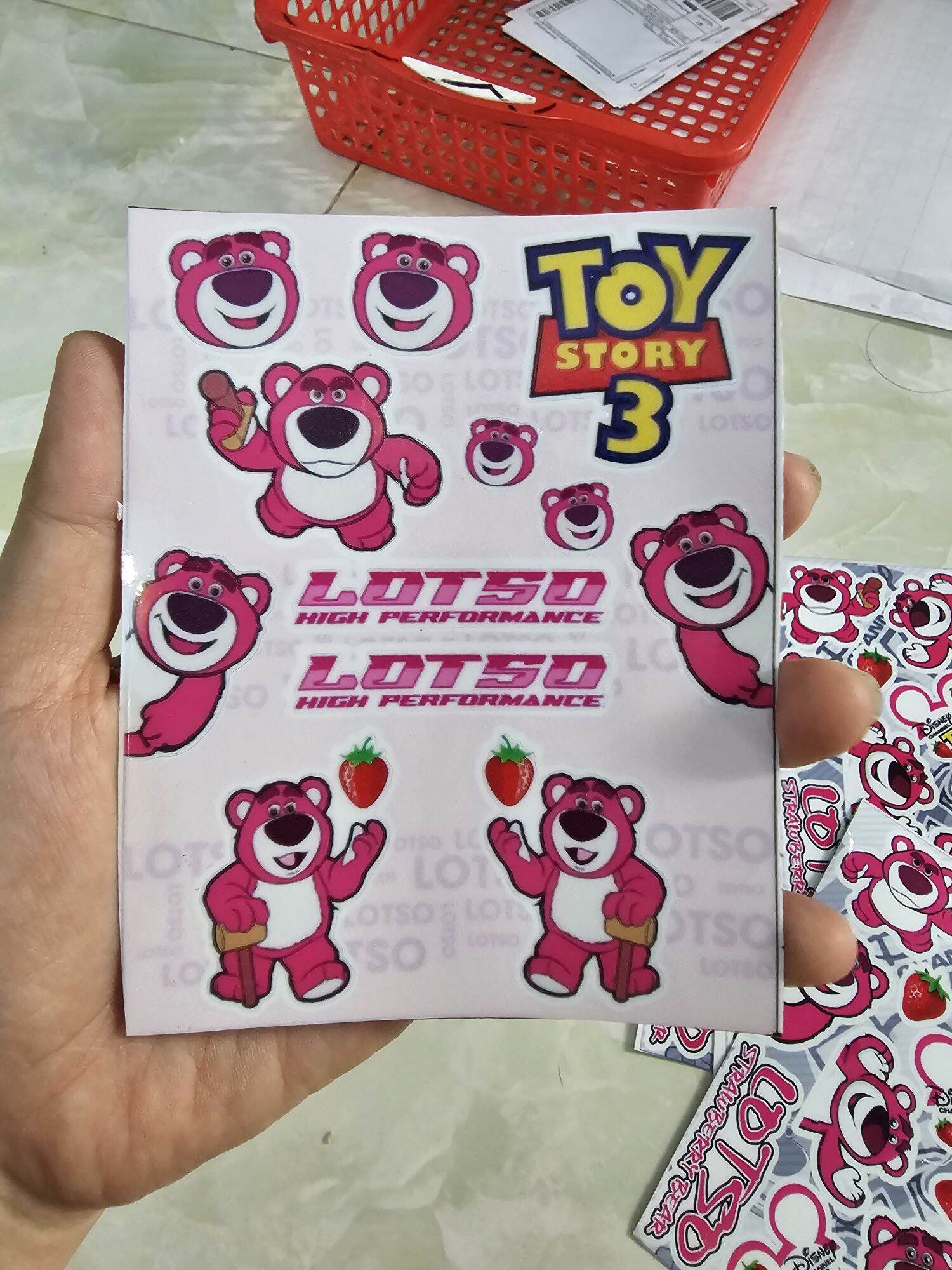 Tem logo sticket gấu dâu mini dán trang trí biển số xe máy