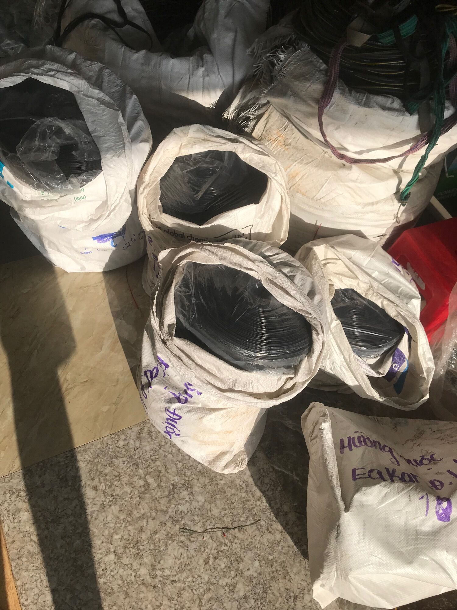 Ống dẹp phi 27 chưa đục lỗ