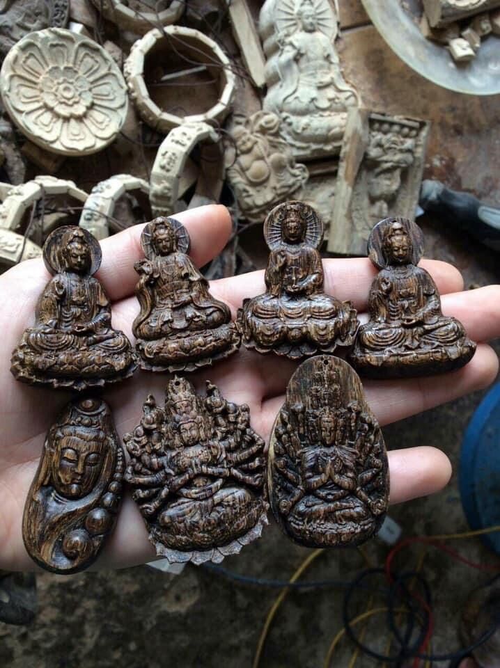 Mặt dây chuyền trầm hương sáng chìm