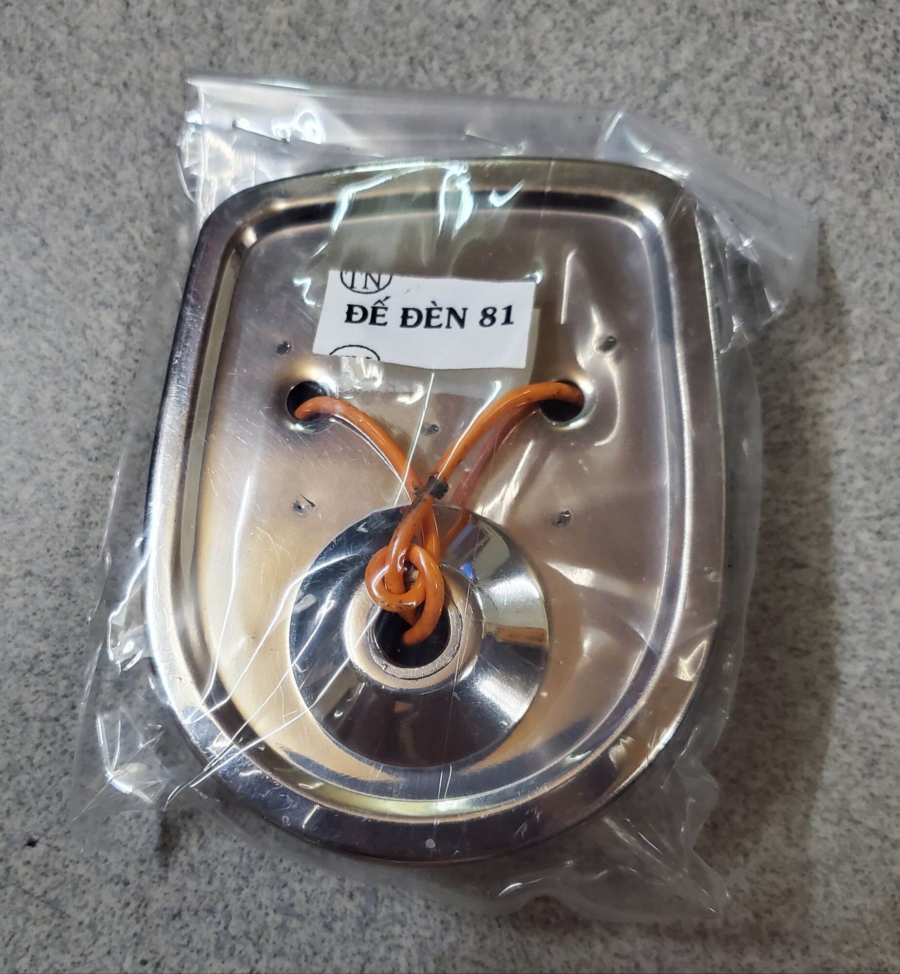 Đế đèn đuôi sau xe Cúp 81, 67, 78 và CD ( Inox).