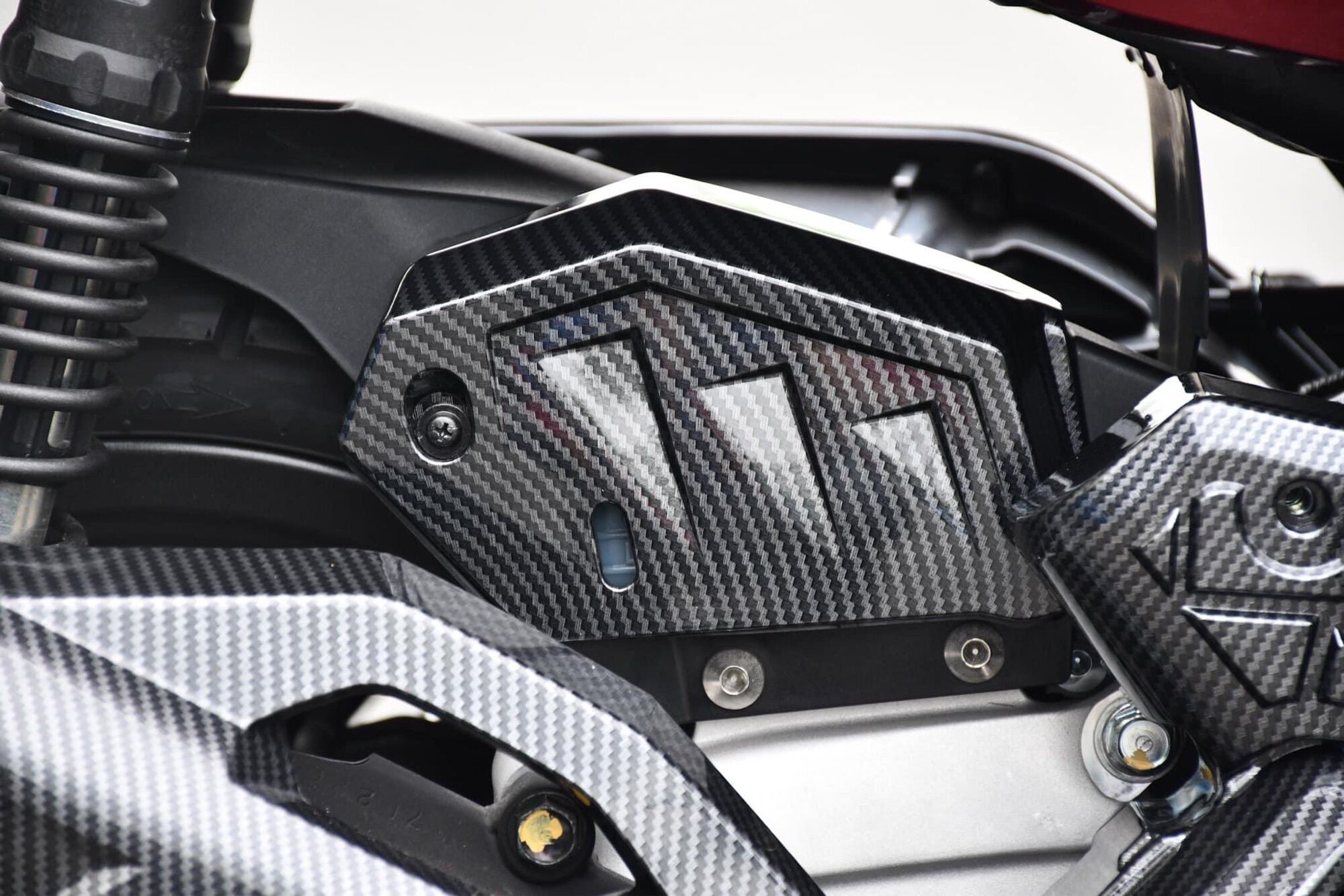 Nắp nước xe airblade mới đời 2023 xi mạ crom & carbon