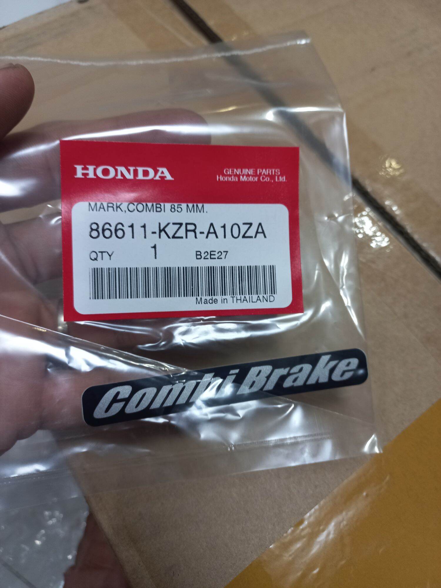Tem Chữ Combi Brake Dán Dè trước