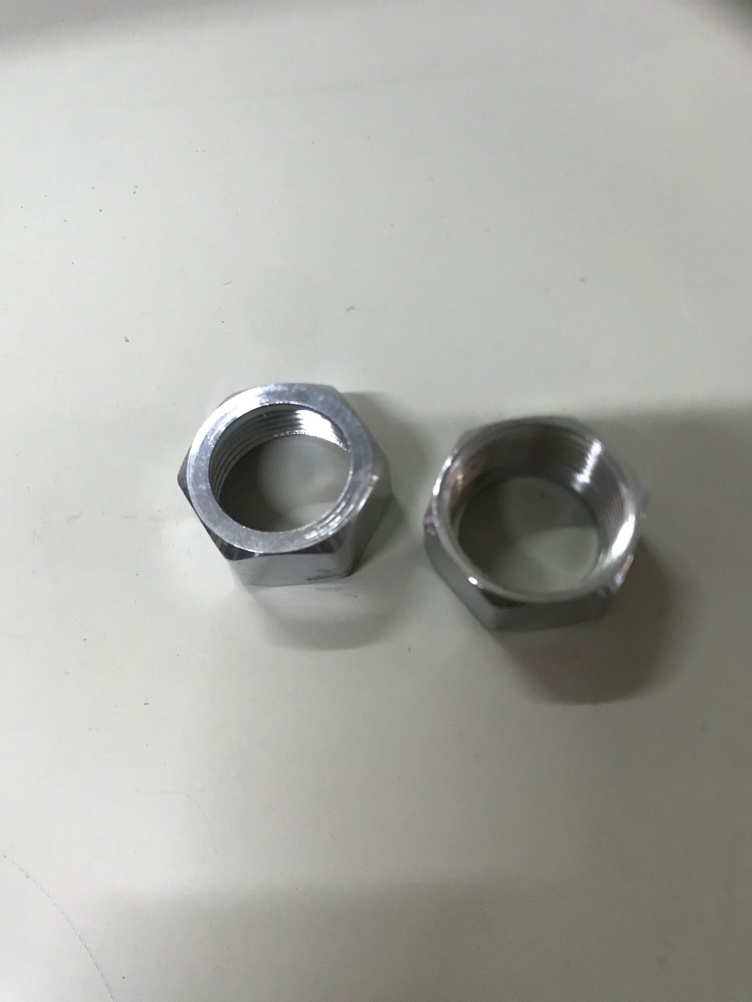 Ốc chân sen tắm, 1 chiếc