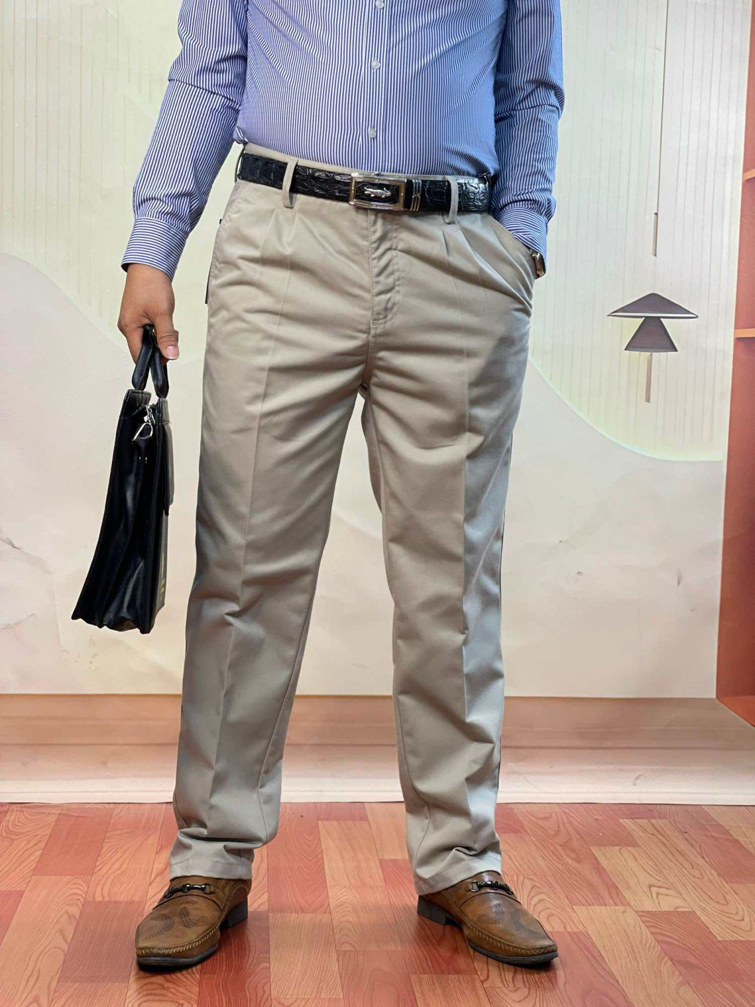 Quần dài Kaki nam ống suông màu kem ghi