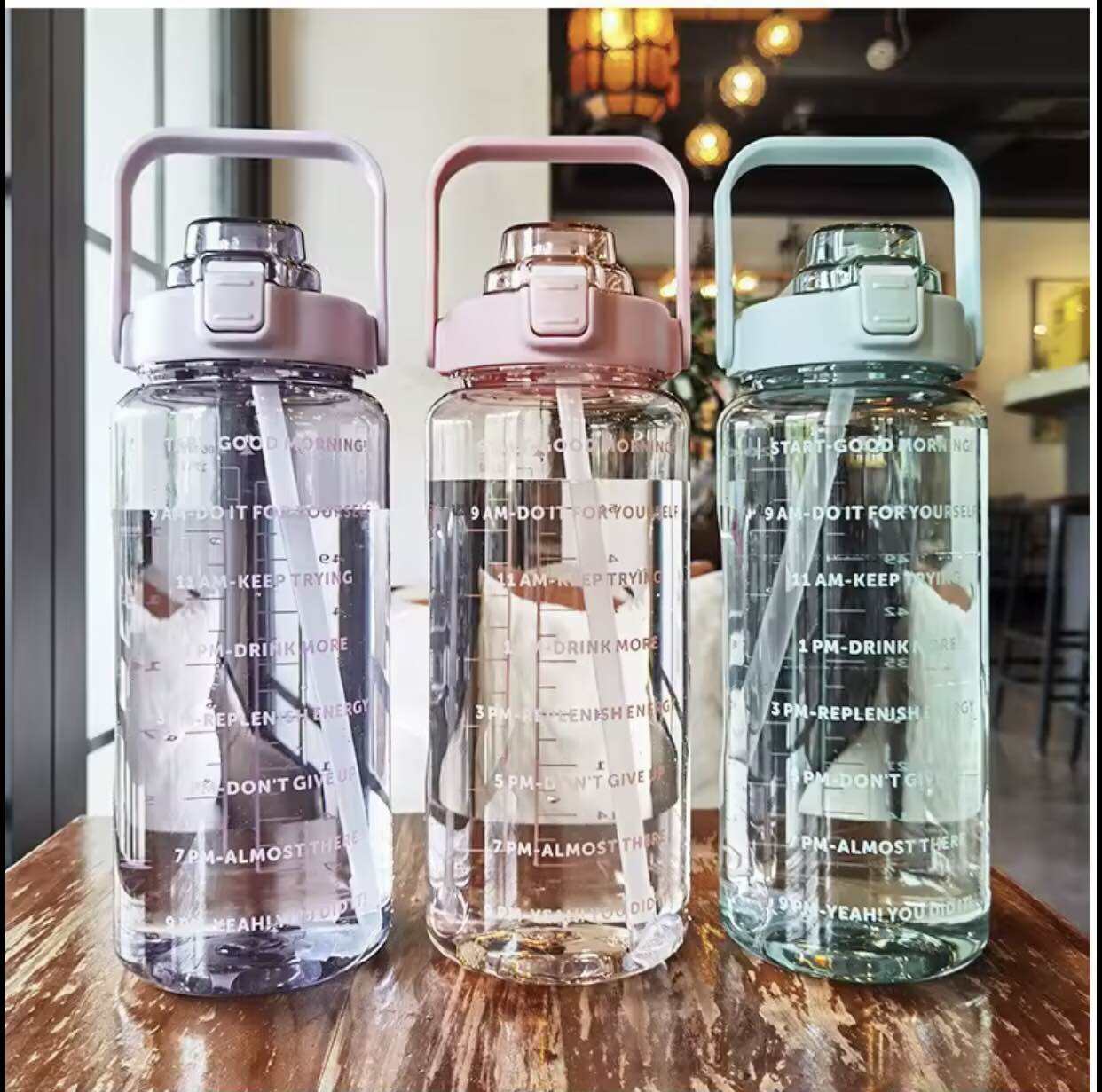 [Kèm Sticker 2D + 3D] Bình nước 2 lít có ống hút, vạch chia nhắc giờ uống nước