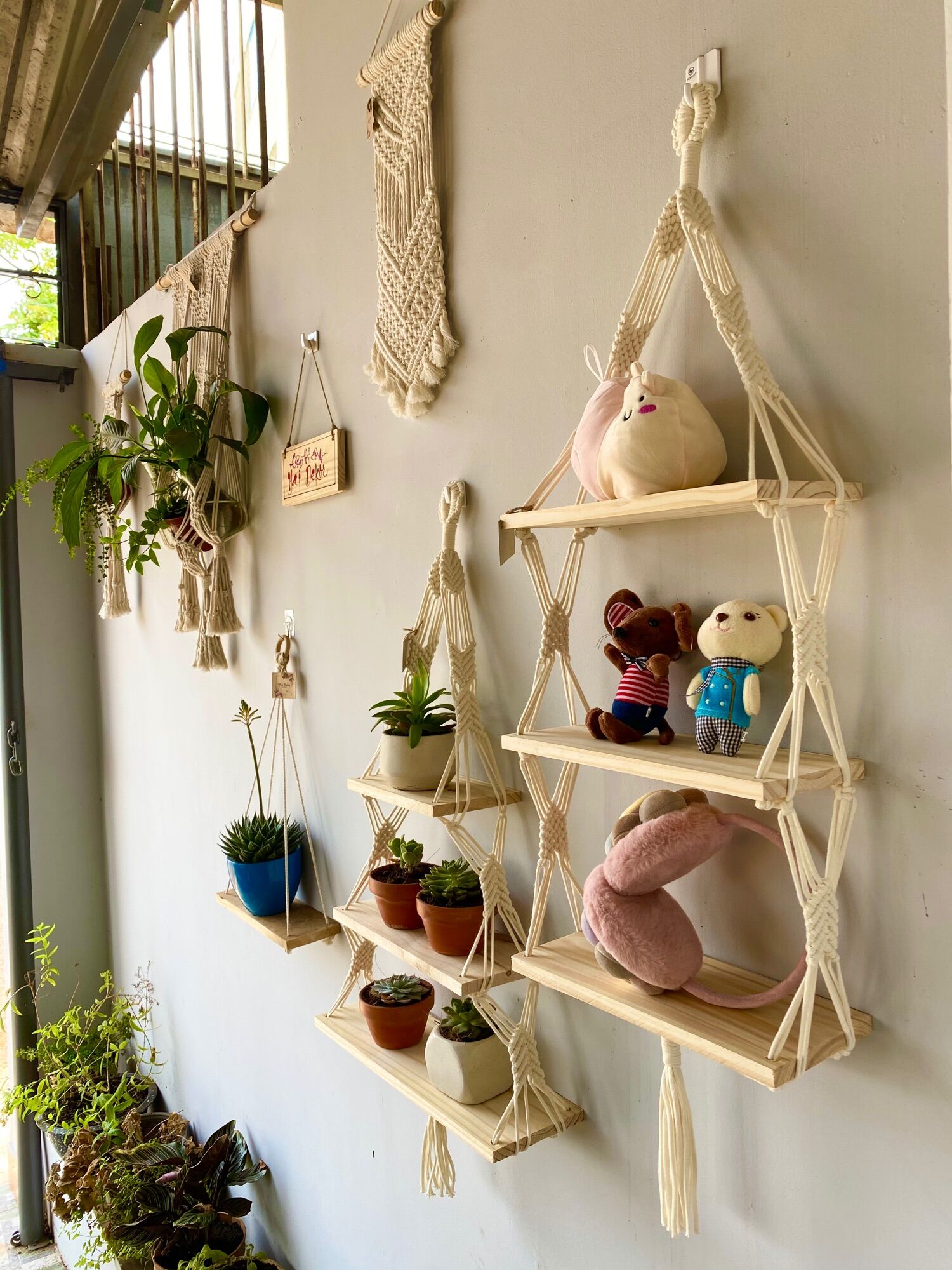 Kệ treo tường gỗ thông 3 tầng boho/ Giá sách nhỏ 3 ngăn