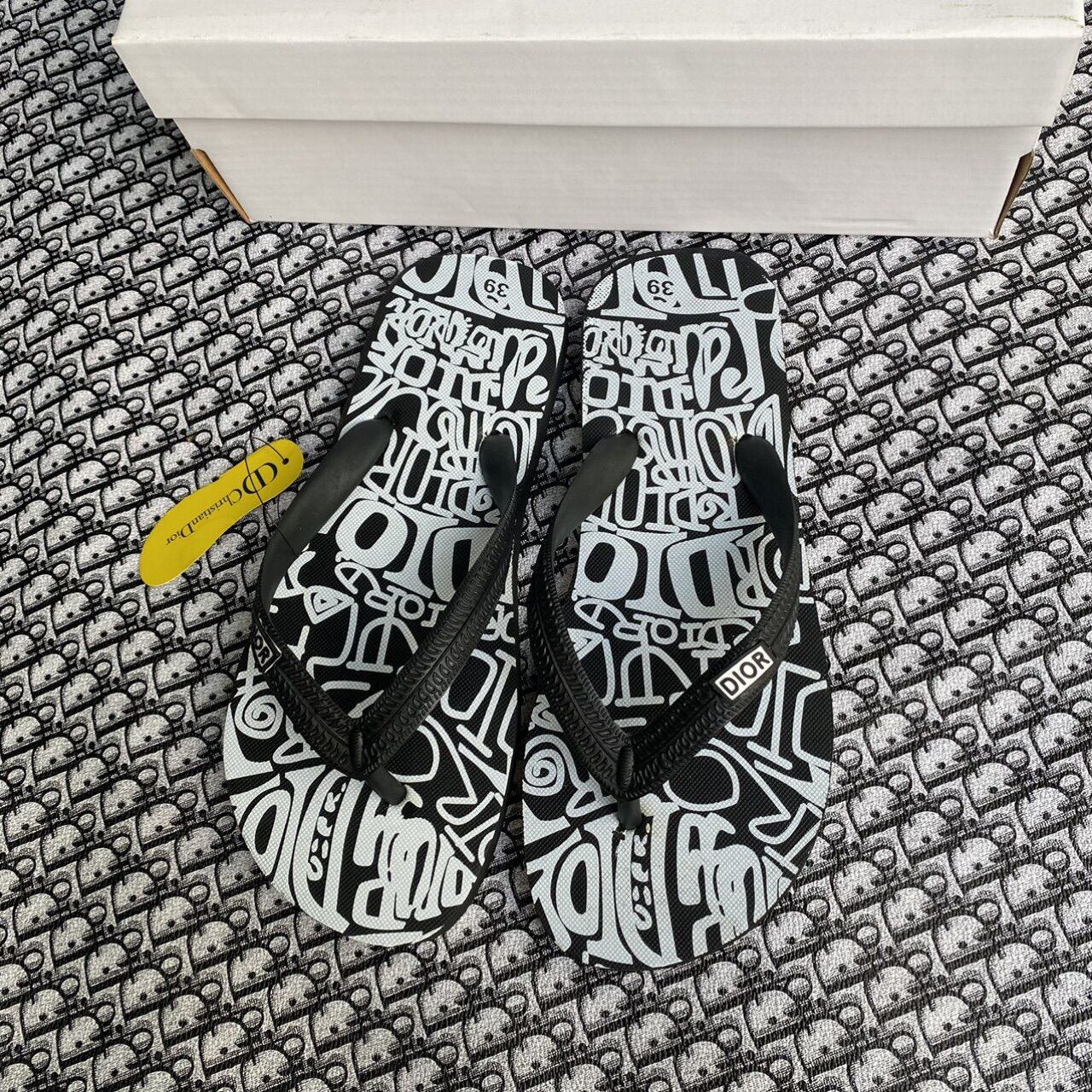 Dép kẹp Nam -Nữ Dior ( Trắng - Đen )