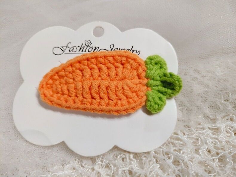 Kẹp tóc củ cà rốt bằng len handmade