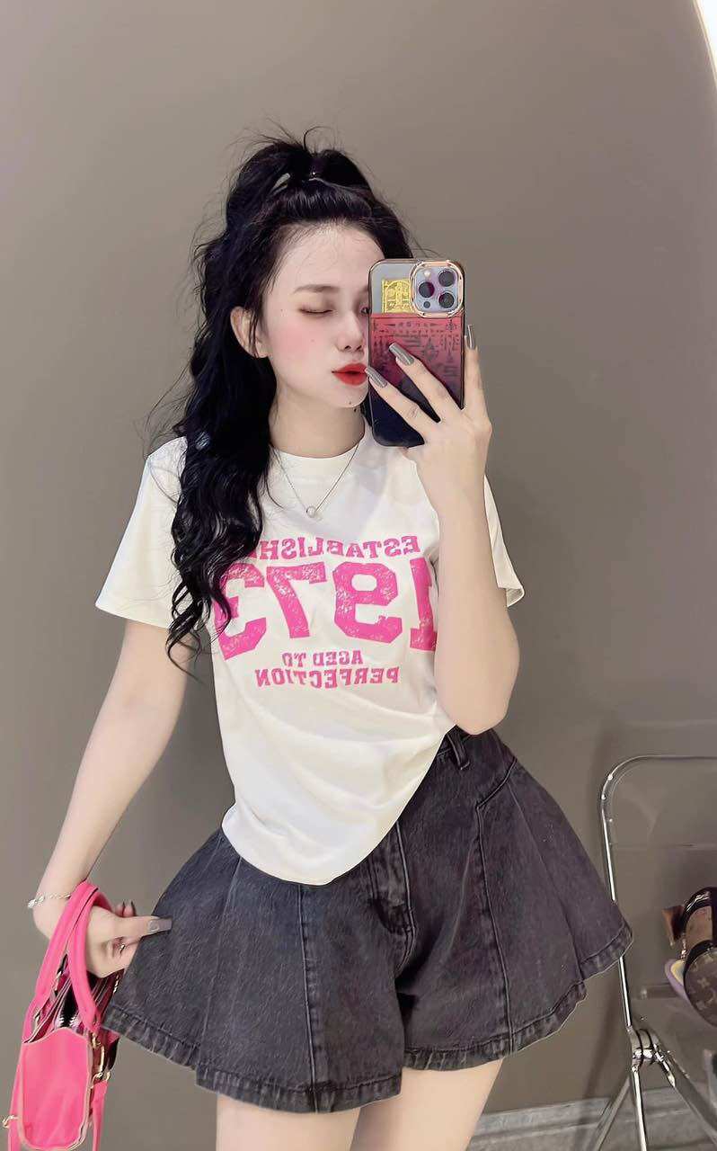 Áo thun nữ dáng ôm phối chữ nổi ( Mã 1973 dưới 55kg )