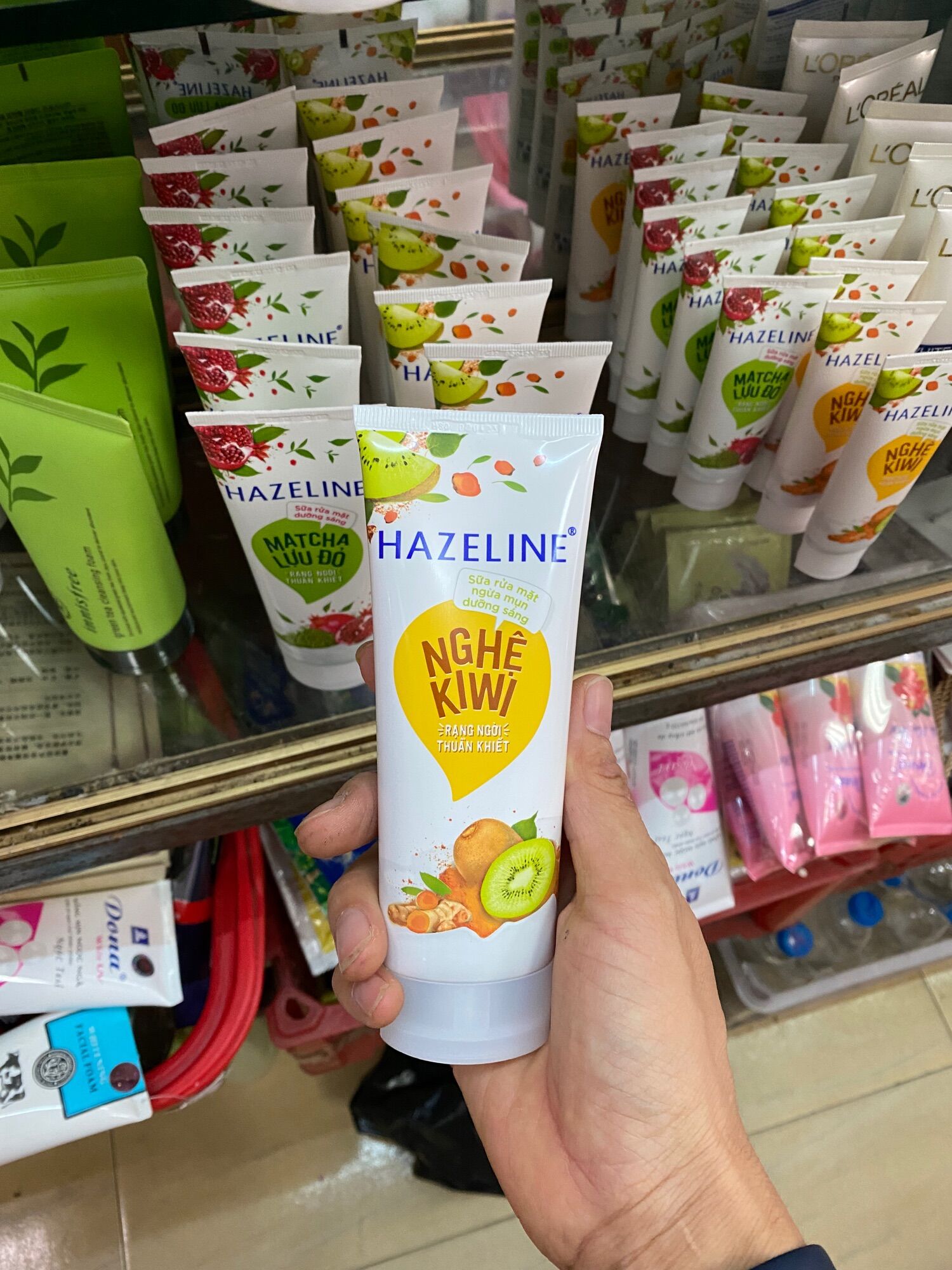 Sữa rửa mặt nghệ kiwin hazeline 100g