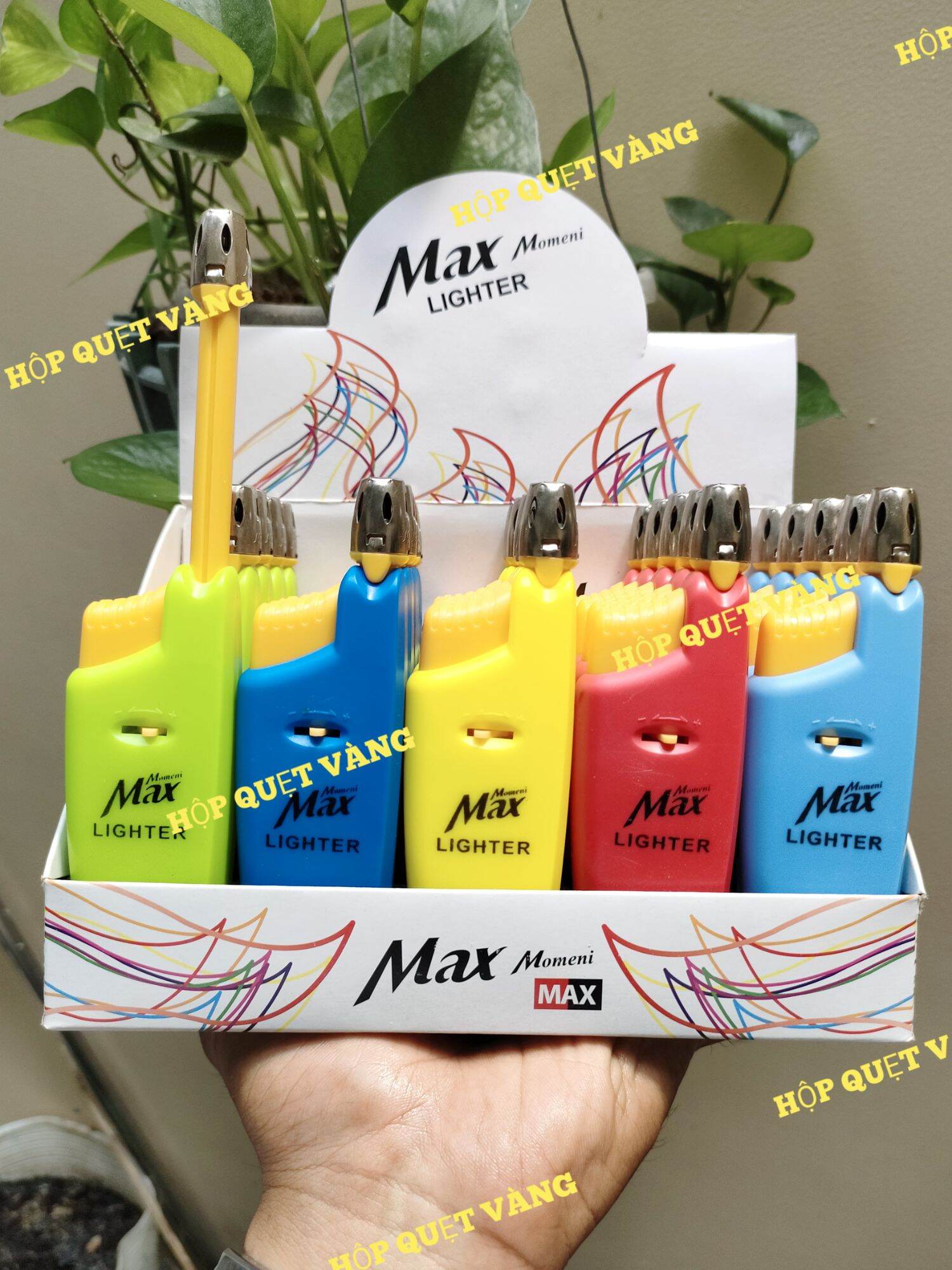 Combo 5 cái Hộp Quẹt, Bật lửa Mồi Bếp thiết kế tinh gọn ( tặng 1 cây khò sắt mẫu ngẫu nhiên) ( bơm lại được )