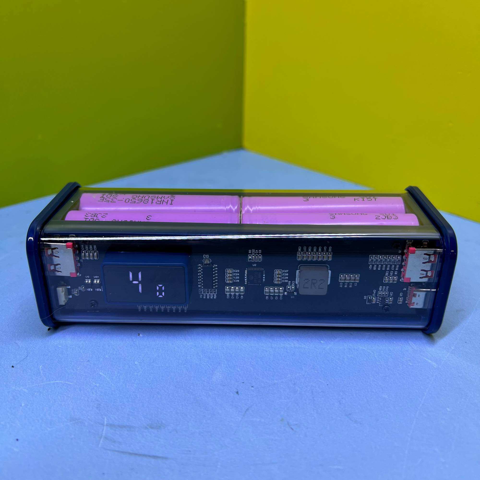 Box sạc dự phòng 8cell 18650 ( thấy cell )