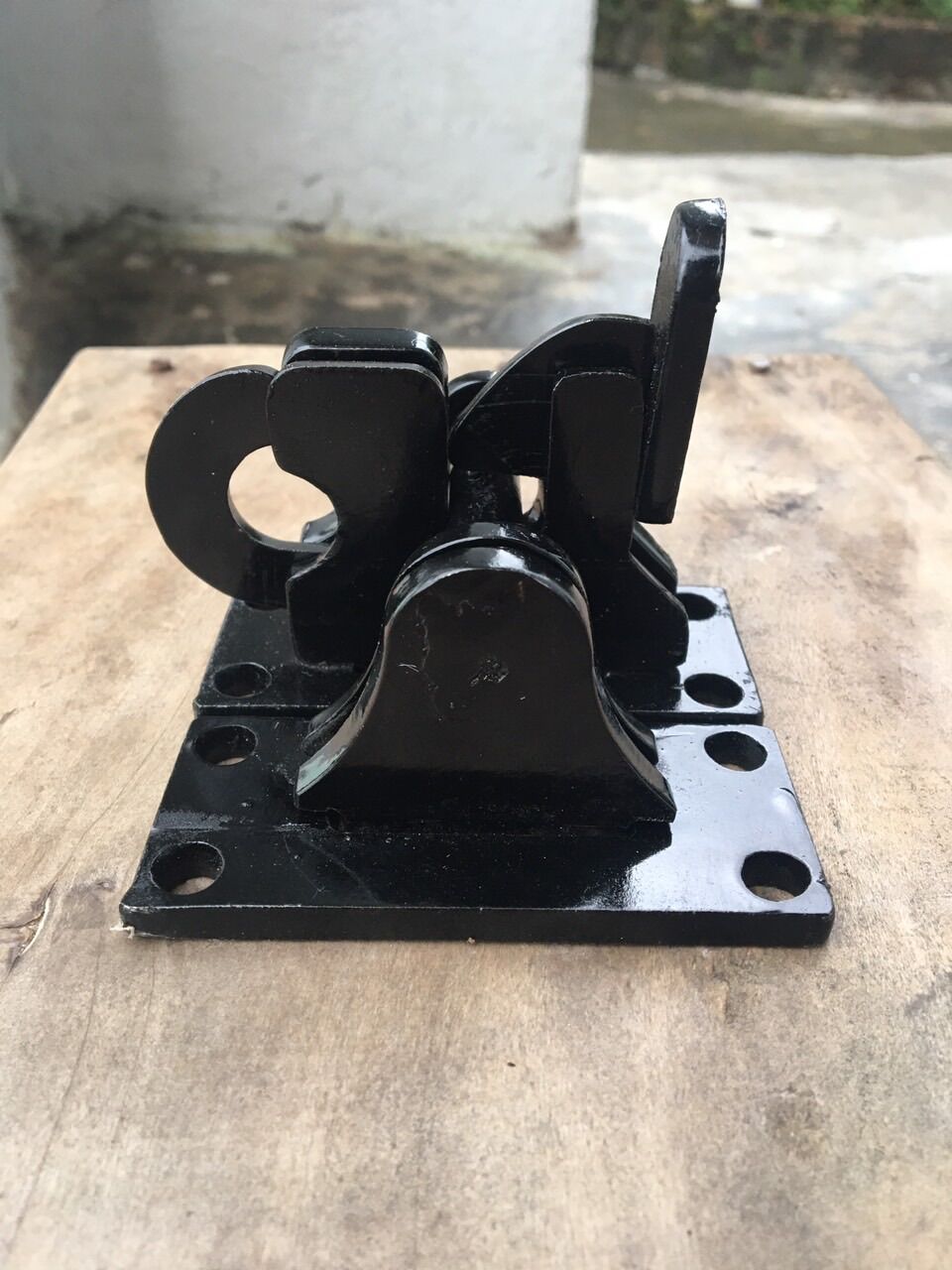 Chốt cổng tự gài
