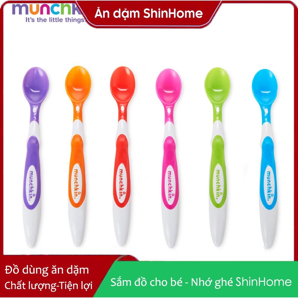 Thìa mềm Munchkin dành cho bé ăn dặm.